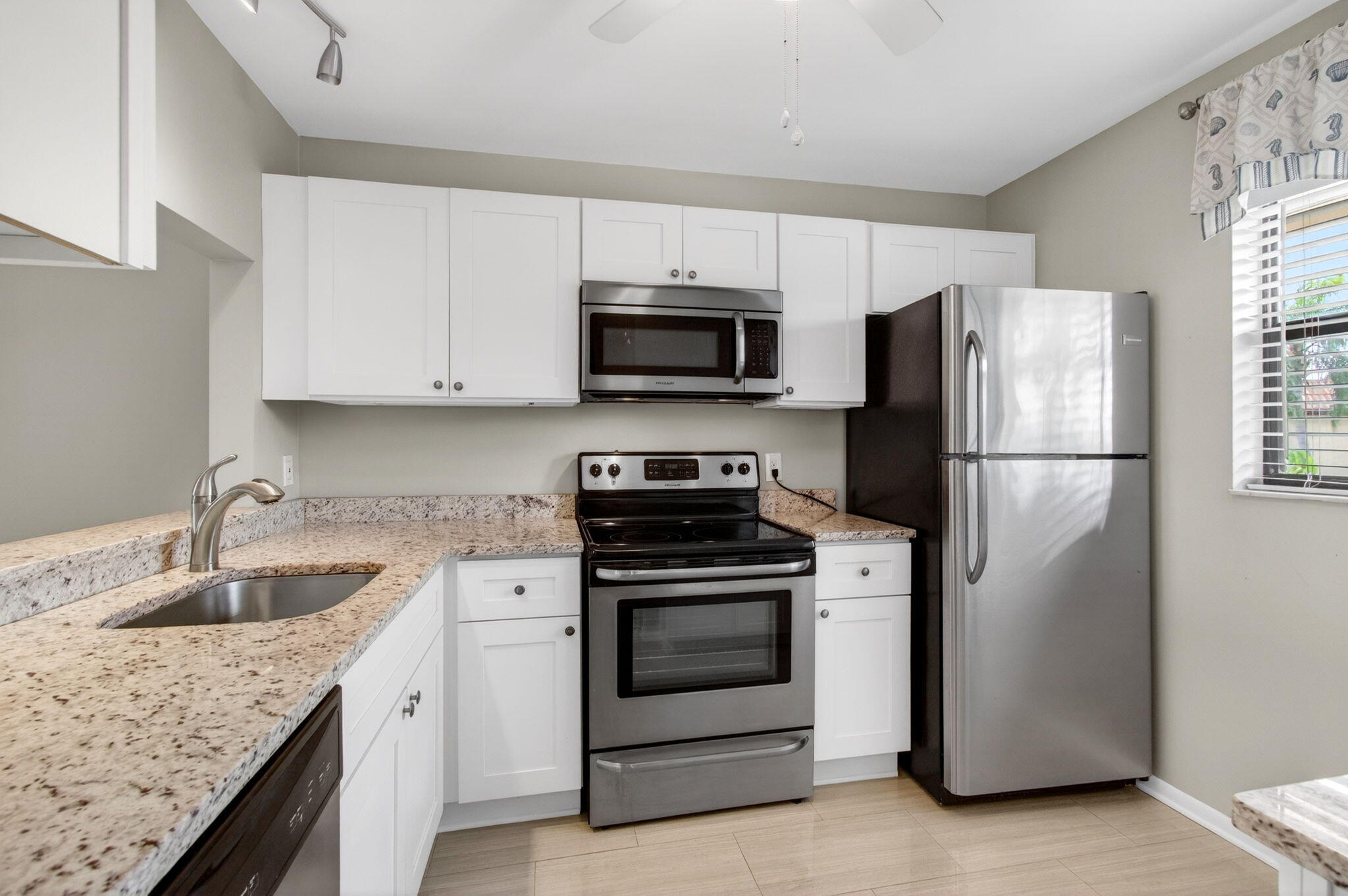 LUCERNE LAKES - Residential