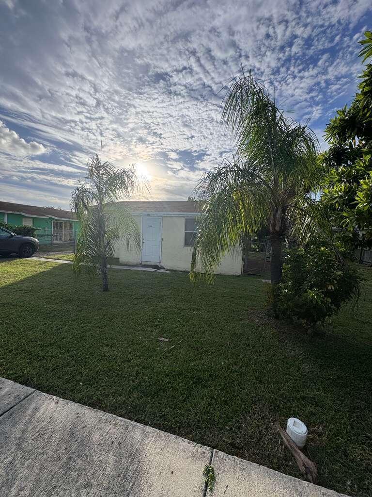 ACREHOME PARK - Residential Lease