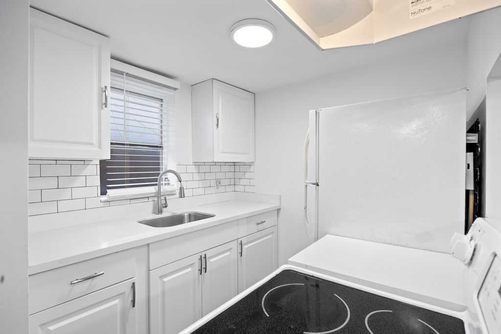 Photo of 1801 NE 56th Street #7, Fort Lauderdale, FL 33308 (MLS # B26025620)