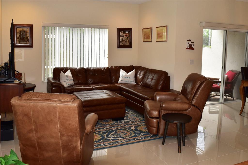 MIZNER POINTE OF BOCA VIA ANCHO - Residential