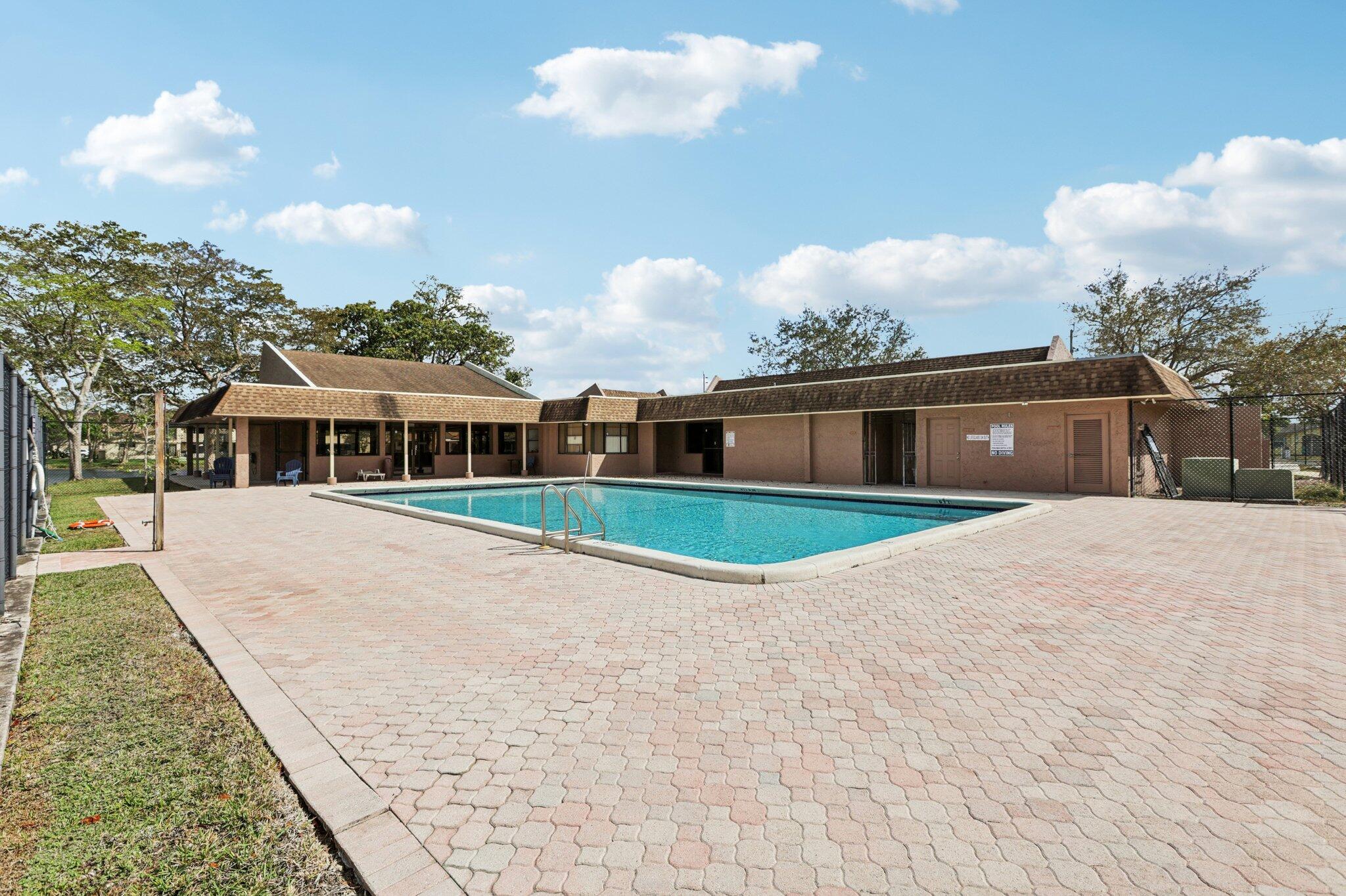 COUNTRY SQUIRE TOWNHOMES CONDO 7 - Residential