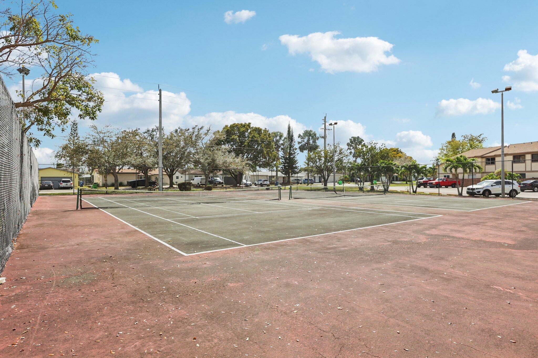 COUNTRY SQUIRE TOWNHOMES CONDO 7 - Residential