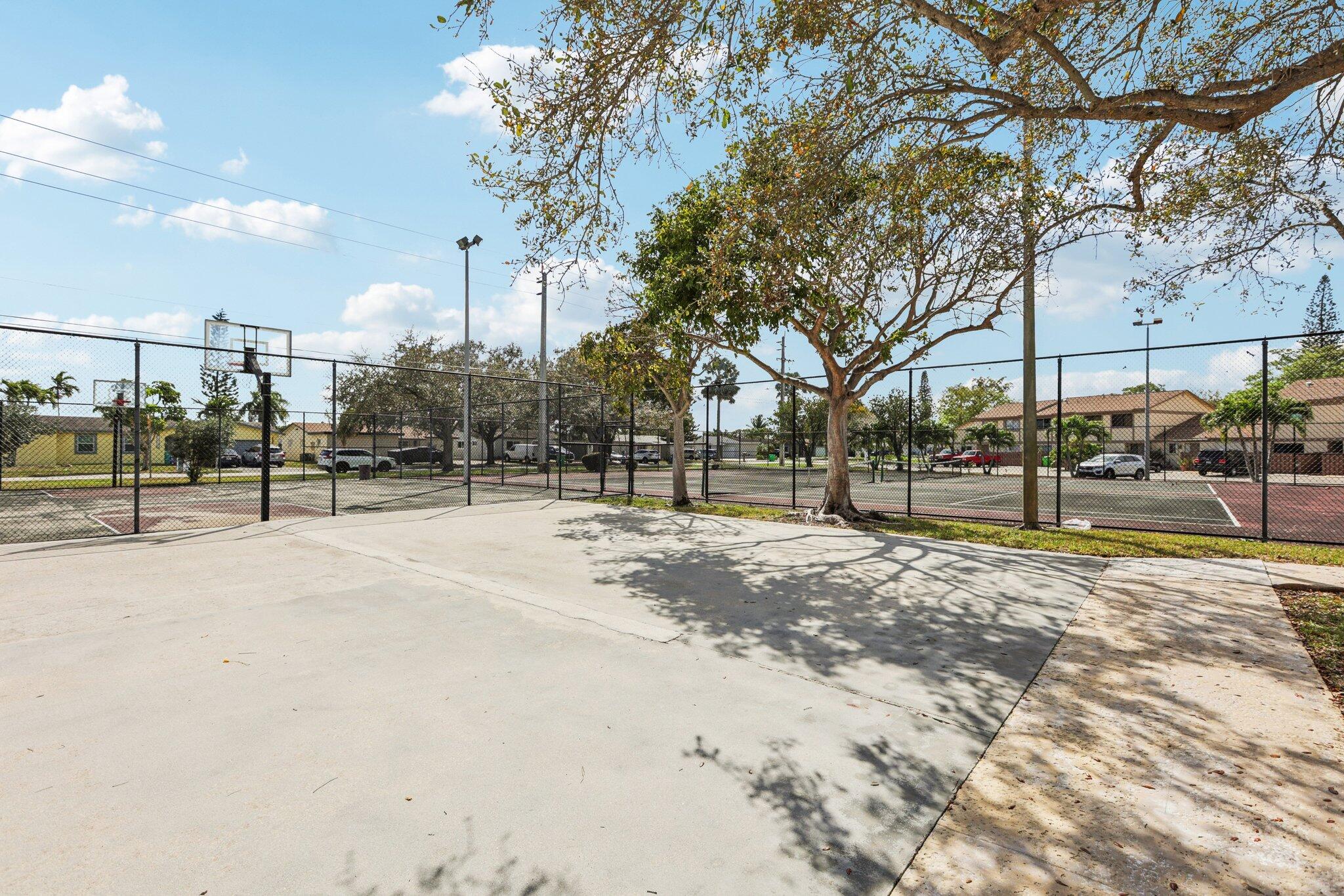 COUNTRY SQUIRE TOWNHOMES CONDO 7 - Residential