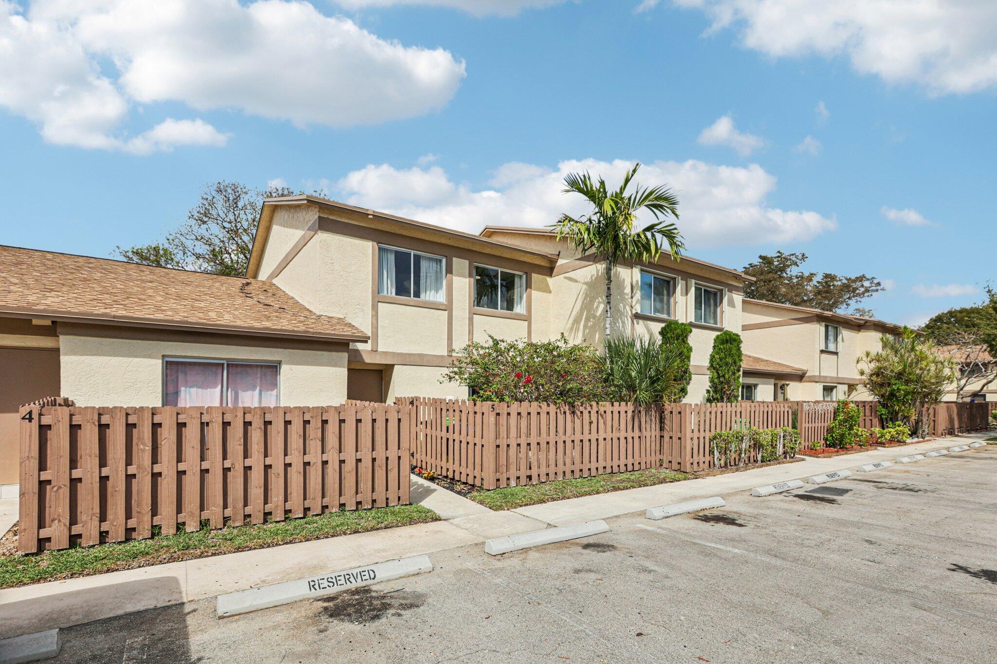 COUNTRY SQUIRE TOWNHOMES CONDO 7 - Residential