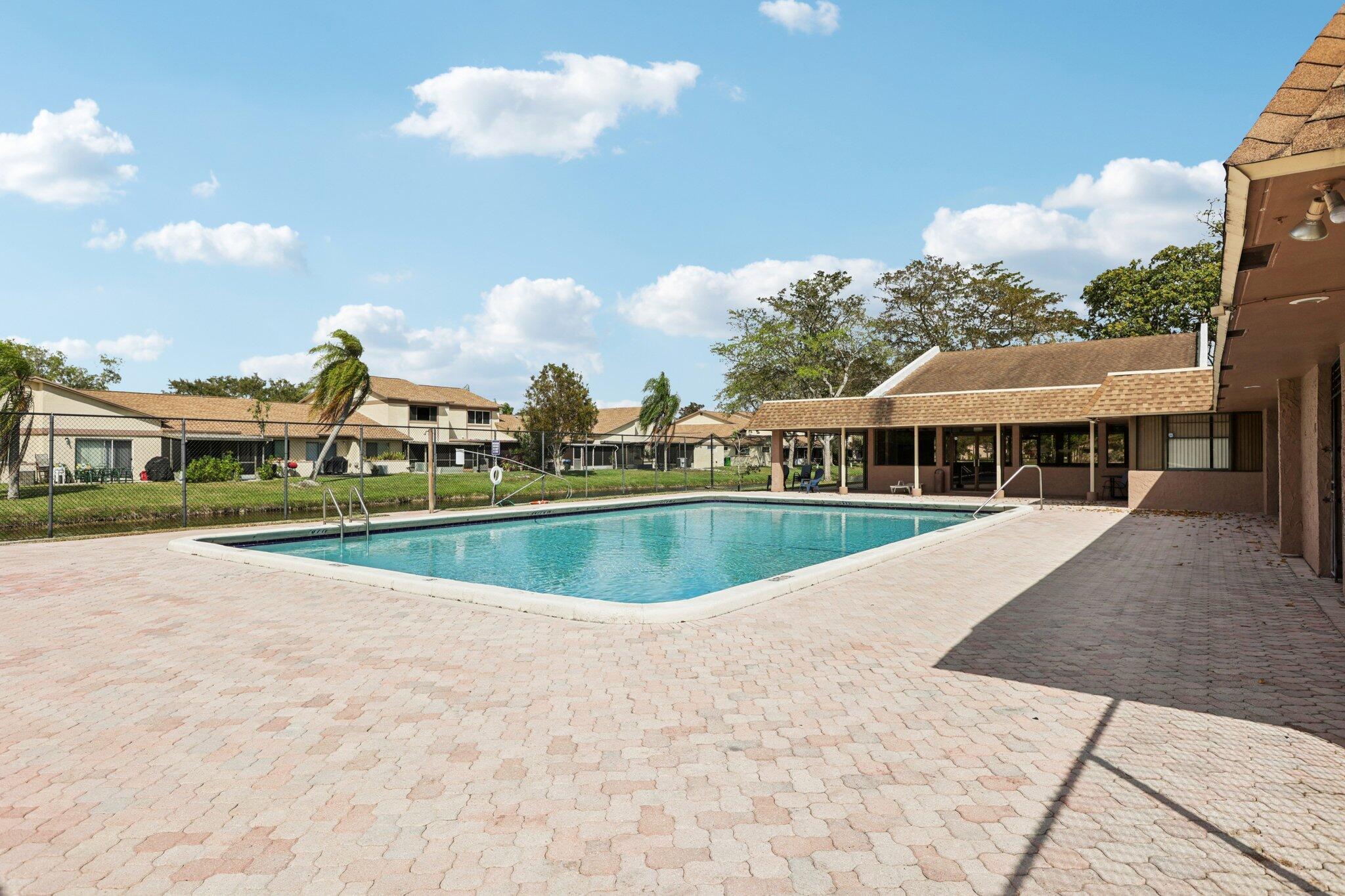 COUNTRY SQUIRE TOWNHOMES CONDO 7 - Residential