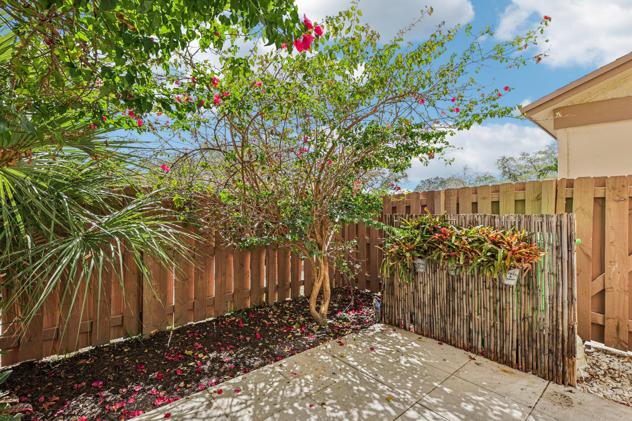 COUNTRY SQUIRE TOWNHOMES CONDO 7 - Residential