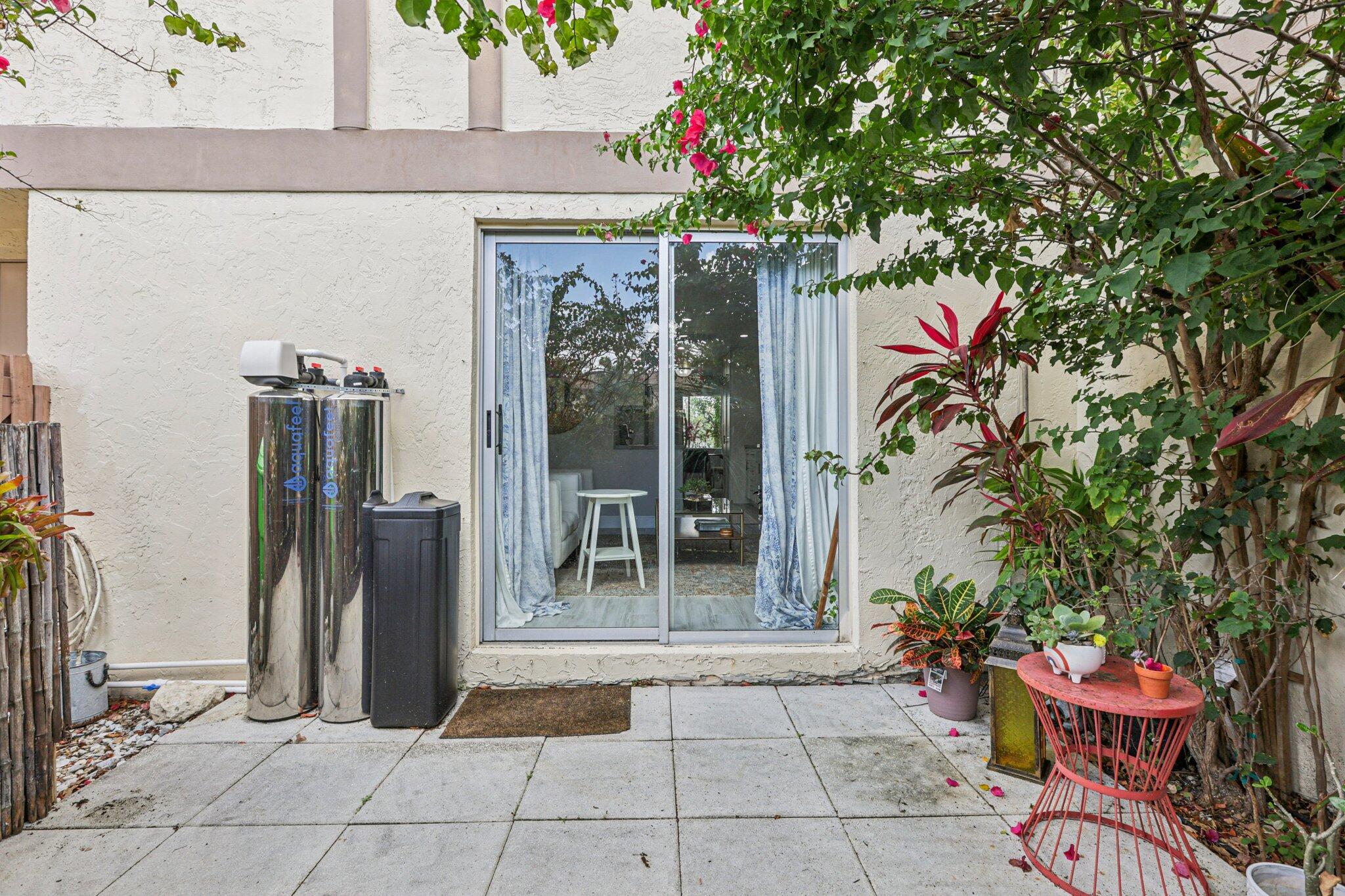 COUNTRY SQUIRE TOWNHOMES CONDO 7 - Residential