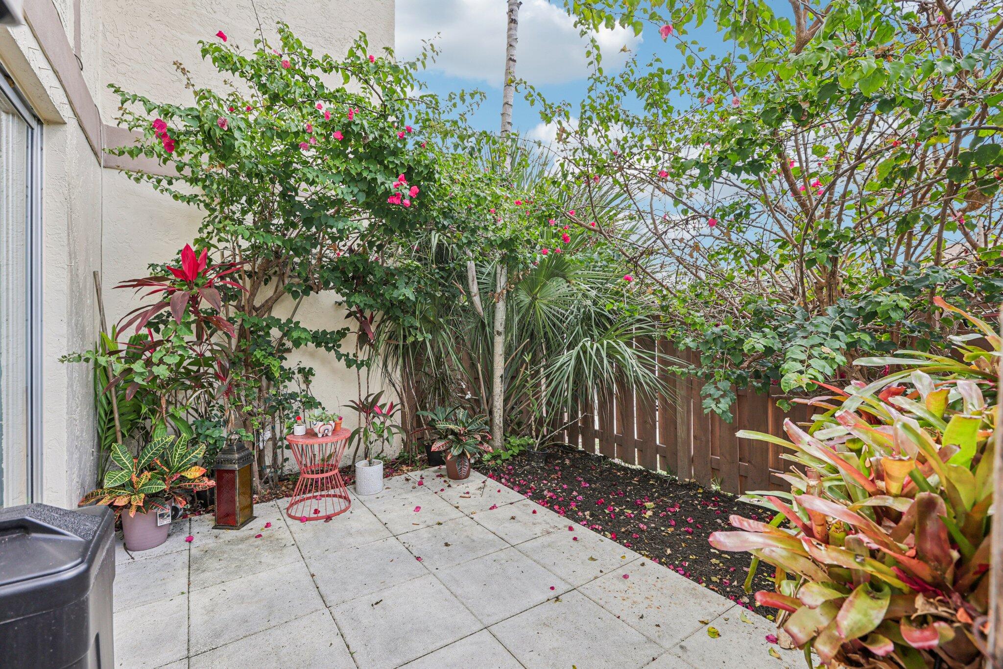 COUNTRY SQUIRE TOWNHOMES CONDO 7 - Residential