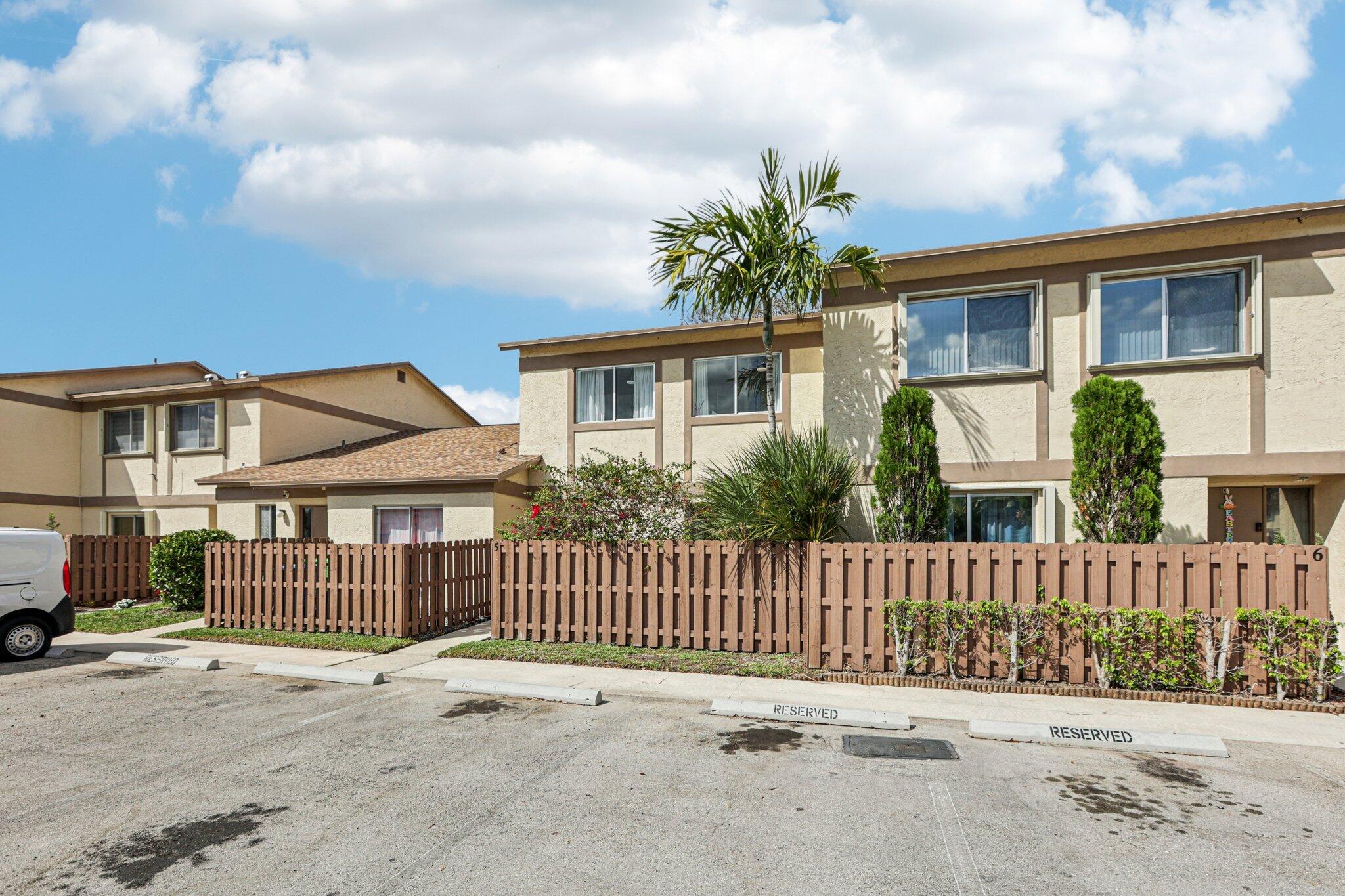 COUNTRY SQUIRE TOWNHOMES CONDO 7 - Residential