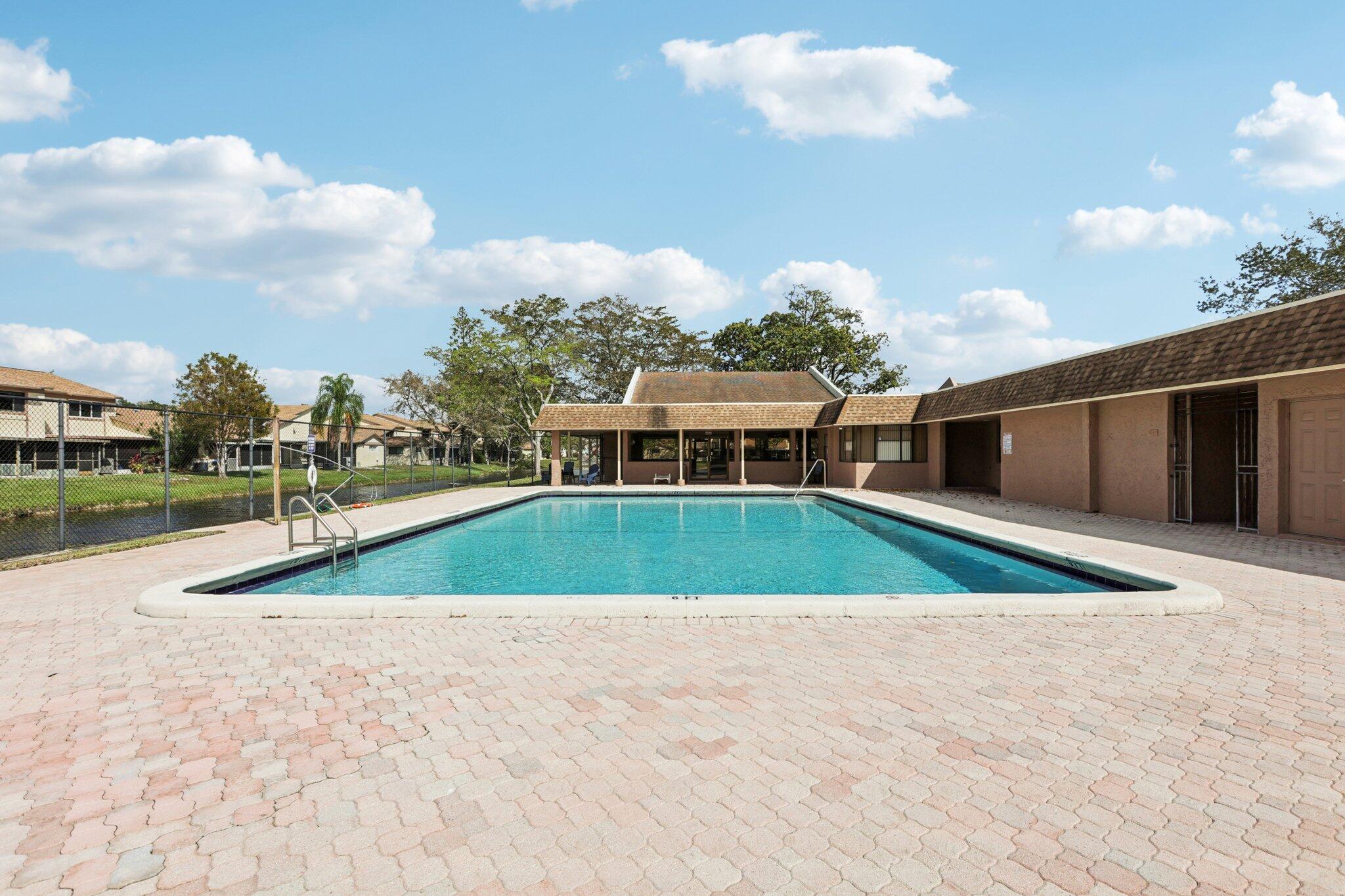 COUNTRY SQUIRE TOWNHOMES CONDO 7 - Residential