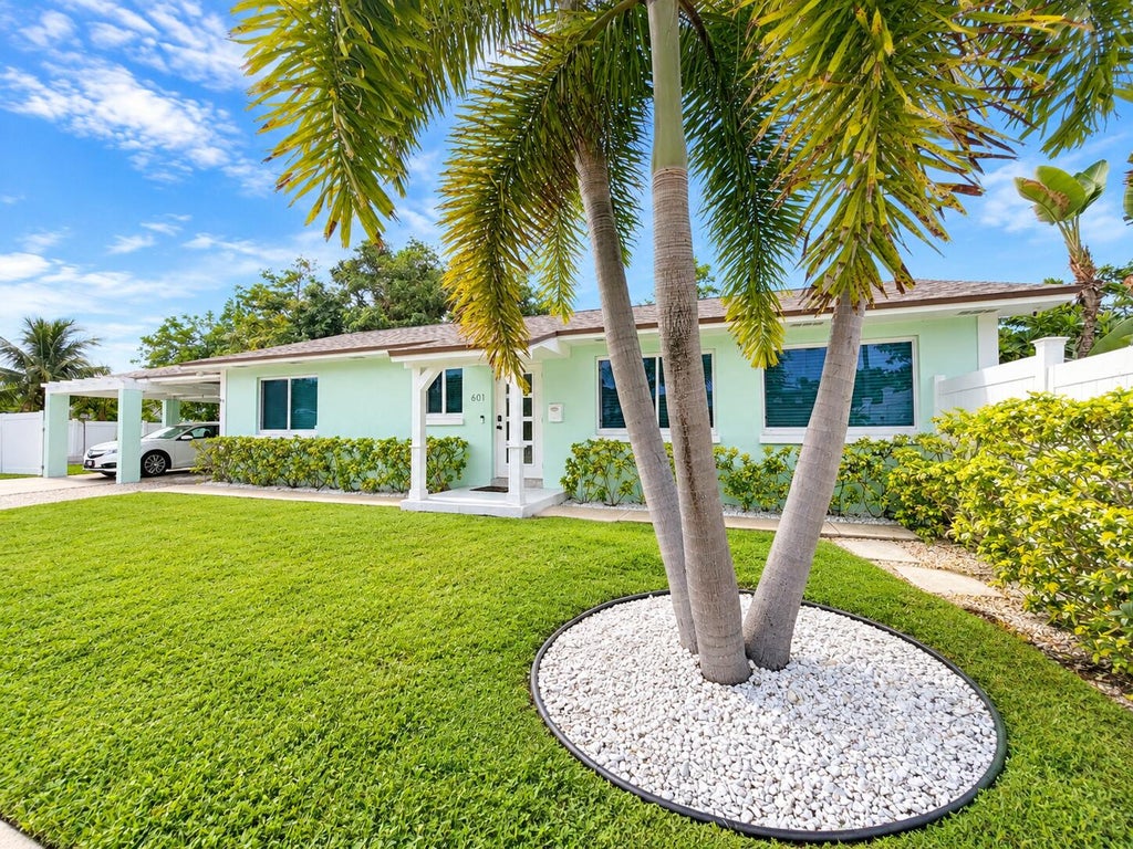 Photo of 601 SE 3RD Avenue, Delray Beach, FL 33483 (MLS # B26075995)