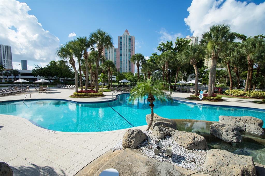 PARC CENTRAL AVENTURA EAST CONDO - Residential