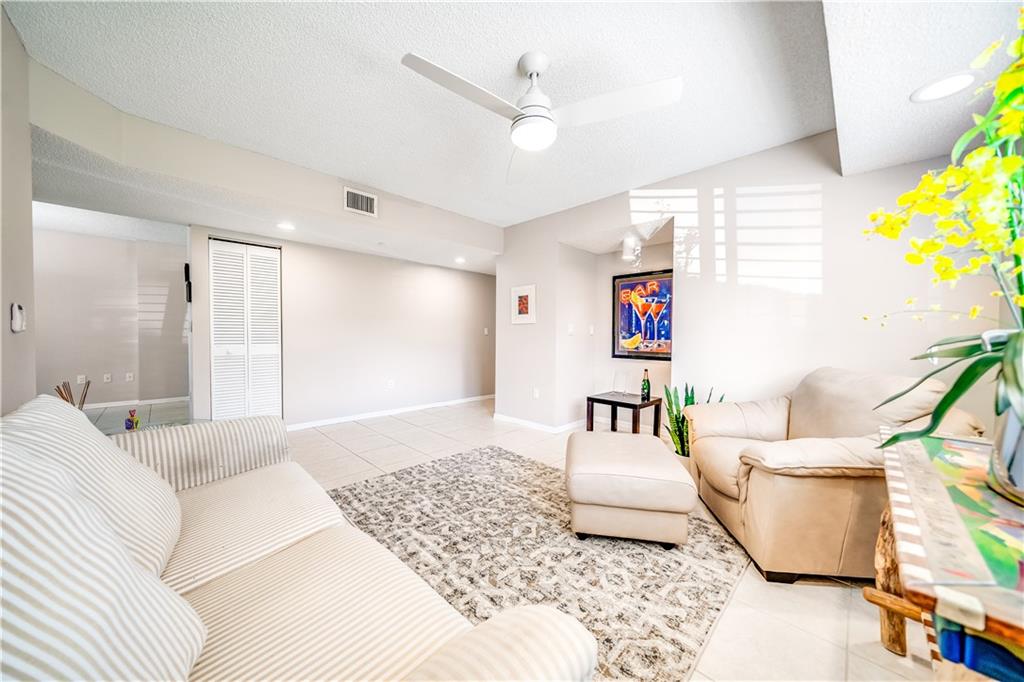 KINGS POINT - Residential