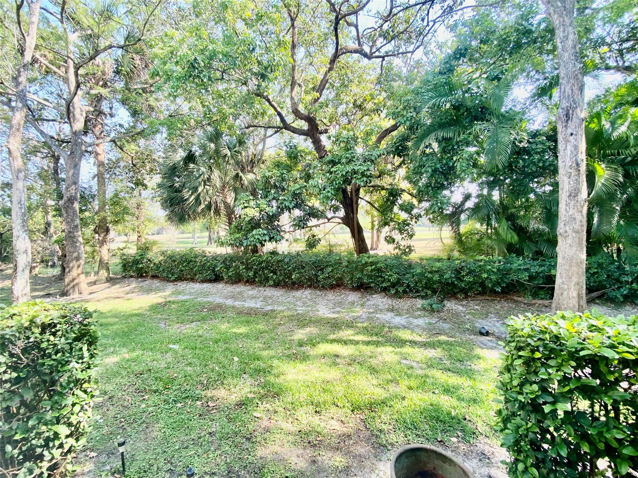 WOODLAND LAKES 71-18 BPOR - Residential Lease