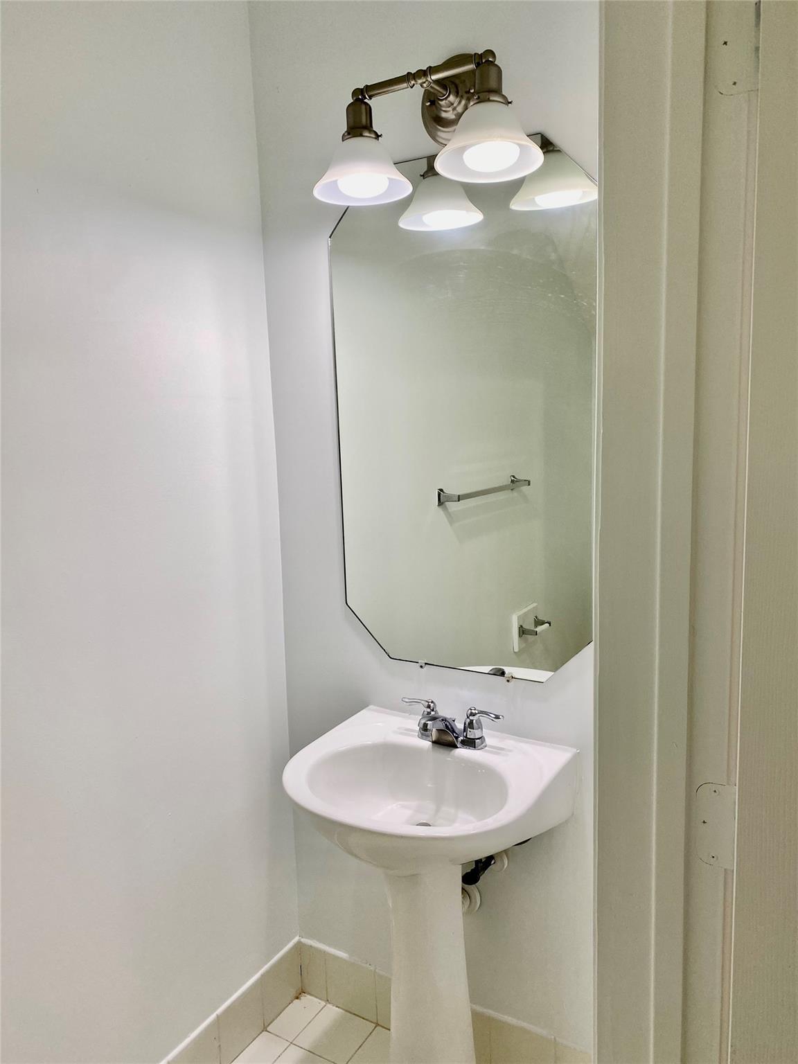 WOODLAND LAKES 71-18 BPOR - Residential Lease