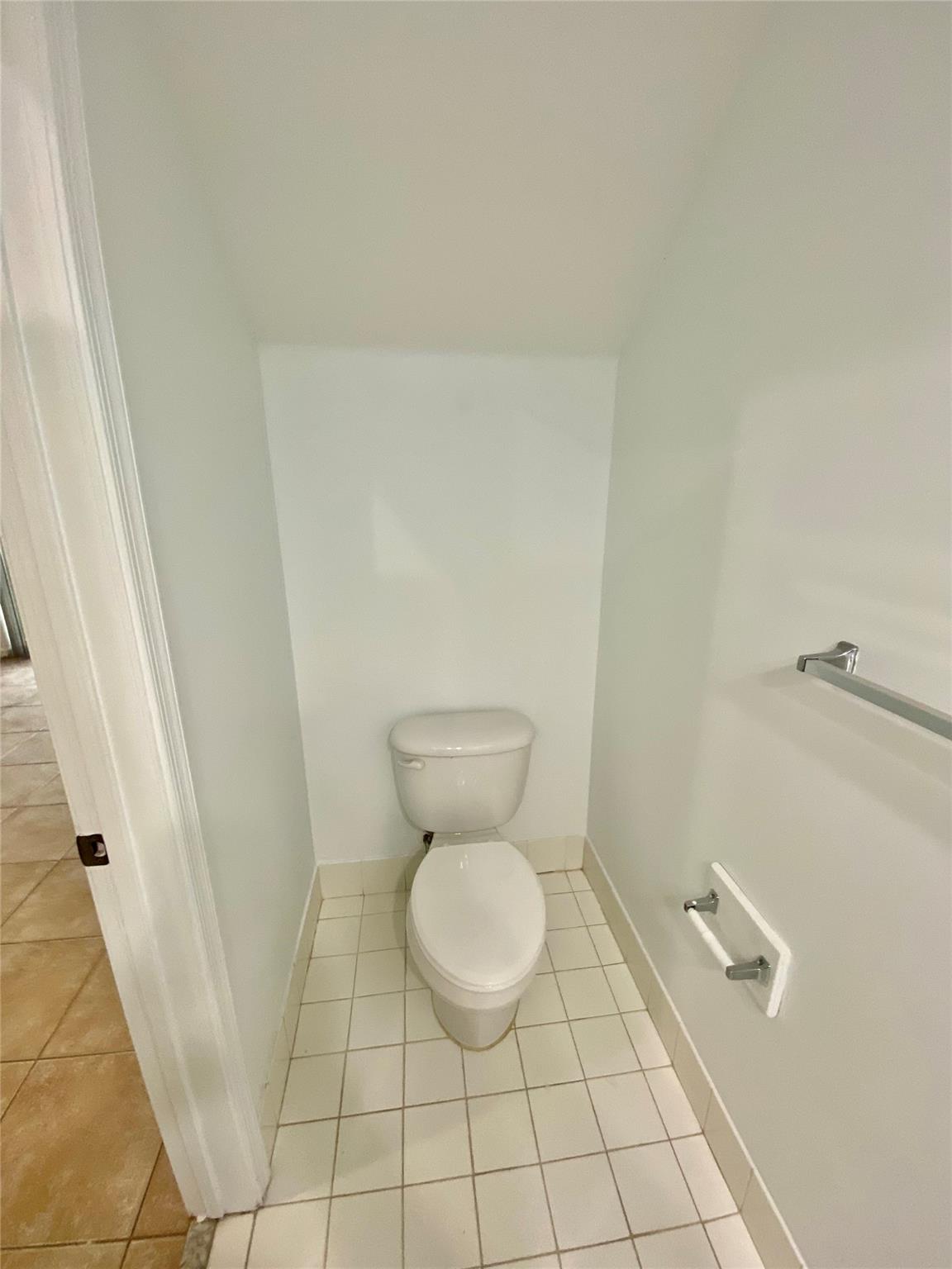 WOODLAND LAKES 71-18 BPOR - Residential Lease