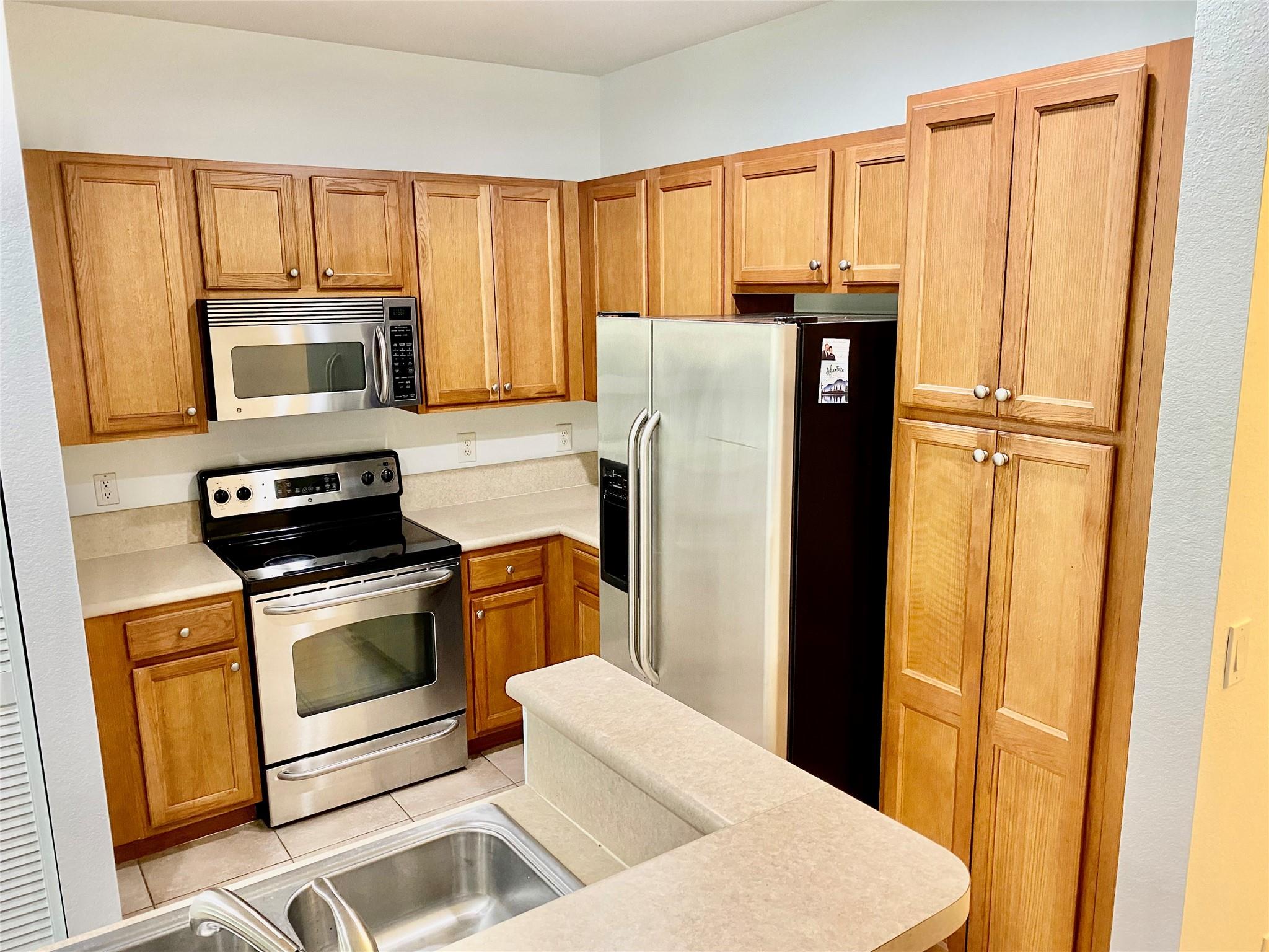 WOODLAND LAKES 71-18 BPOR - Residential Lease