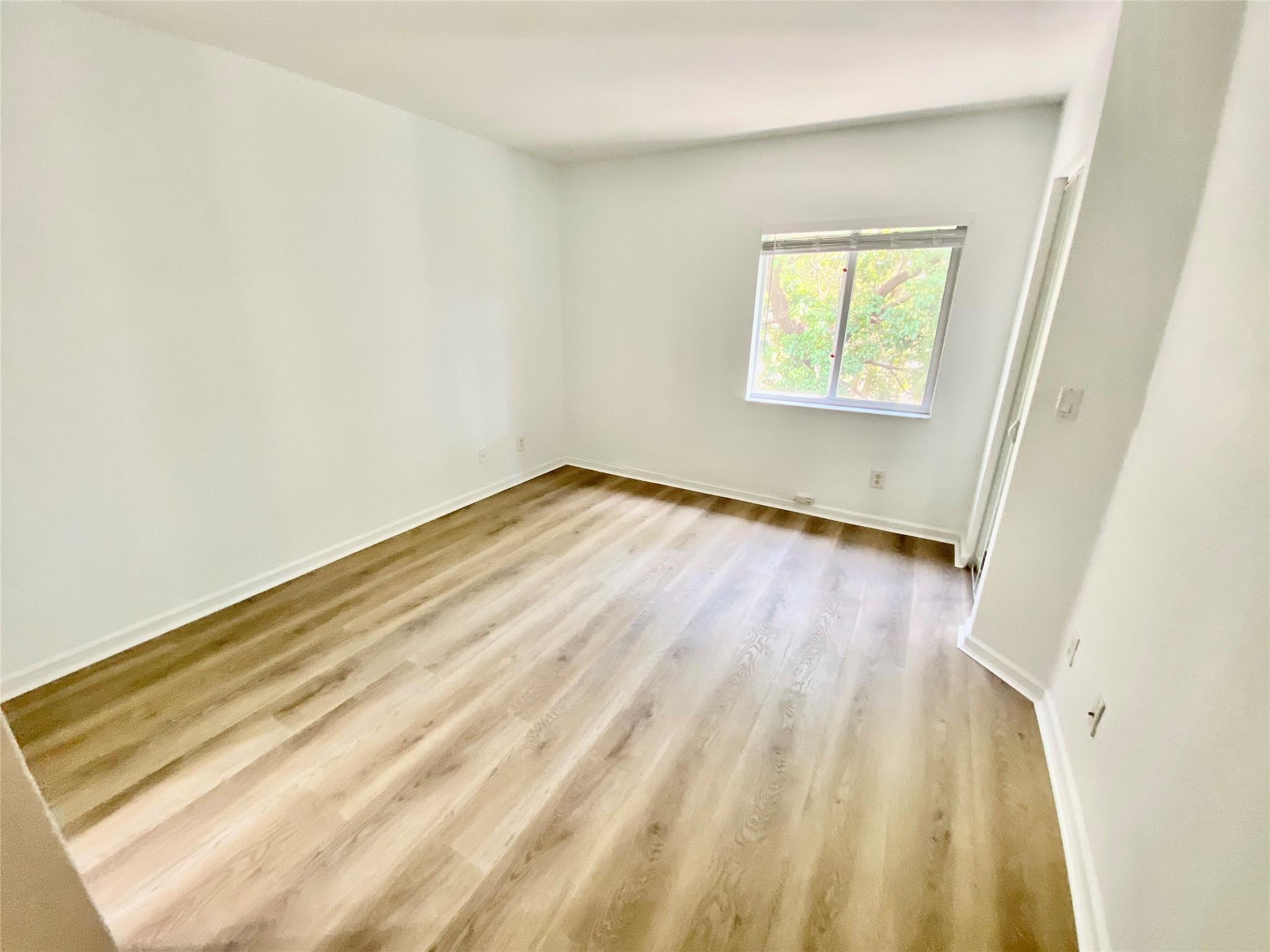 WOODLAND LAKES 71-18 BPOR - Residential Lease