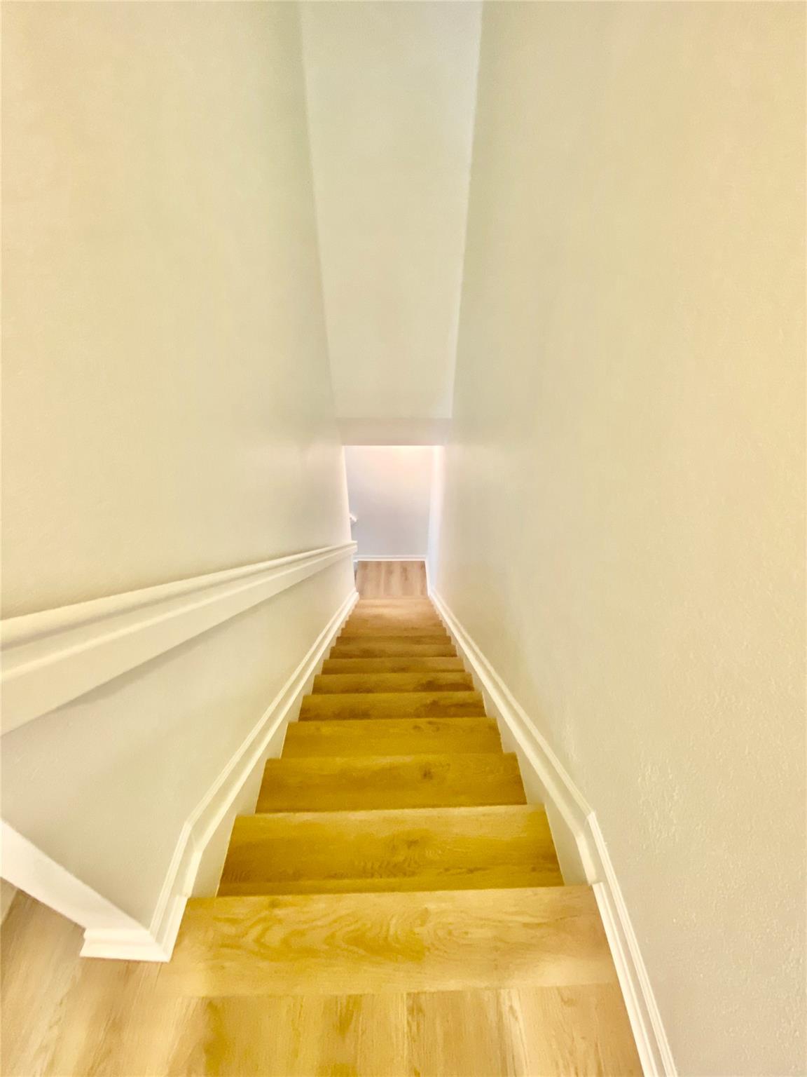 WOODLAND LAKES 71-18 BPOR - Residential Lease