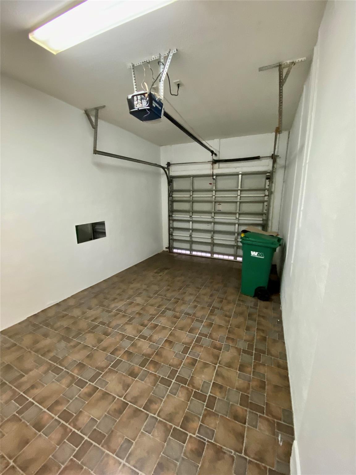 WOODLAND LAKES 71-18 BPOR - Residential Lease