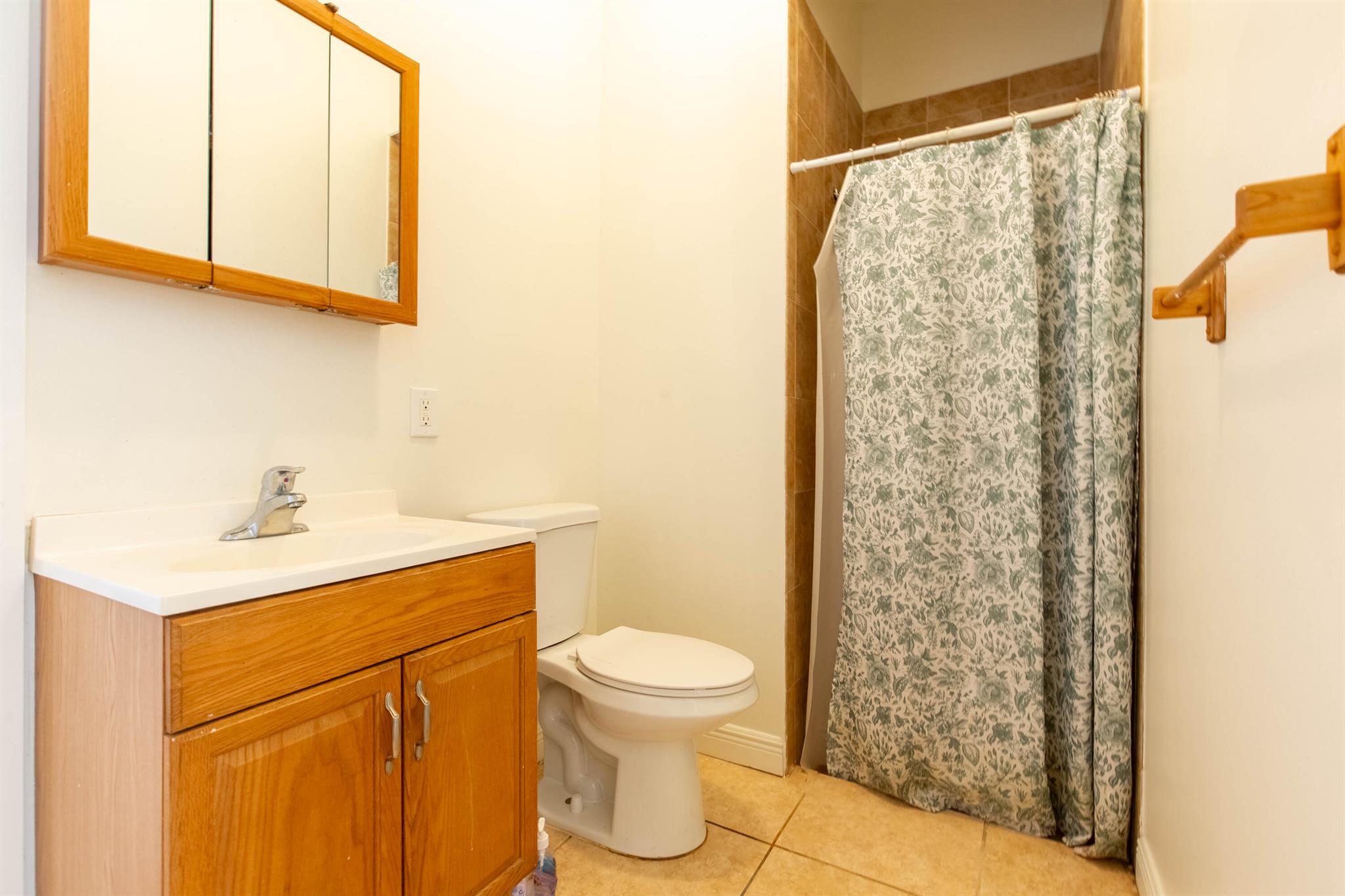 SADDLE TRAIL - Residential Lease