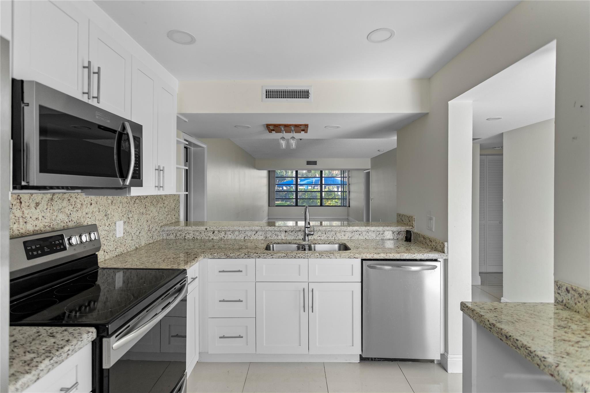 Condo 19 Of Whitehall Con - Residential Lease