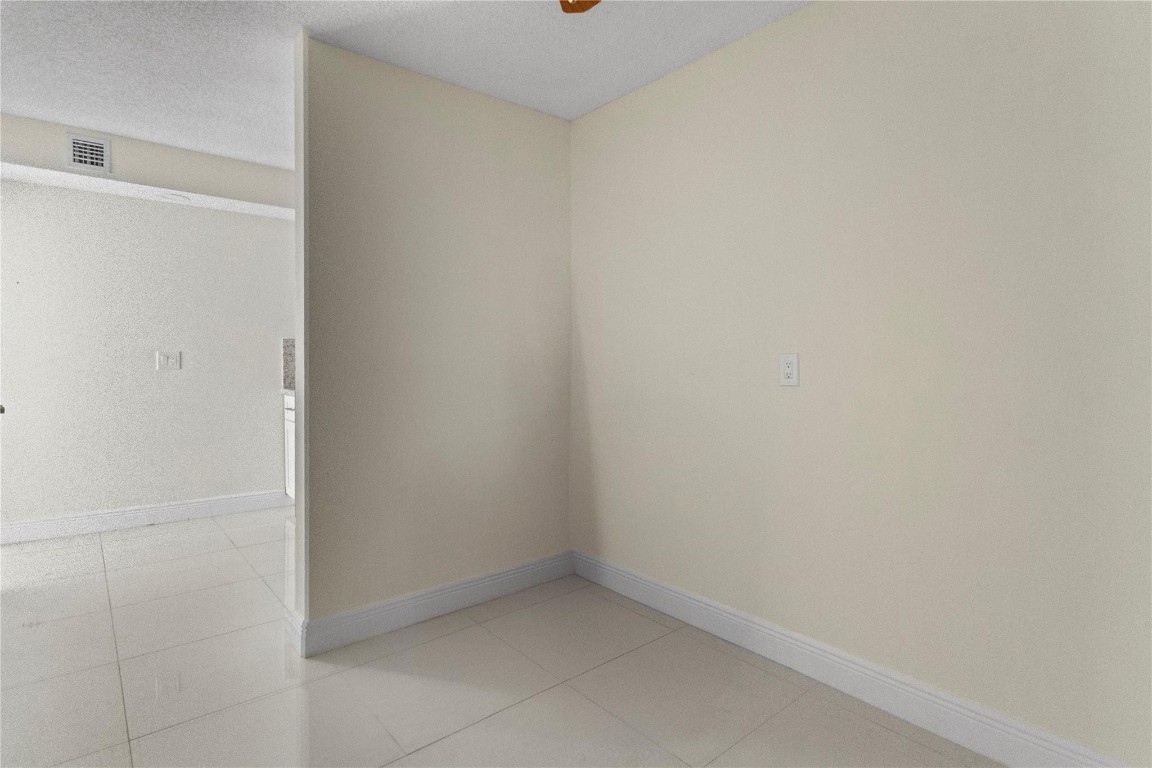 Condo 19 Of Whitehall Con - Residential Lease