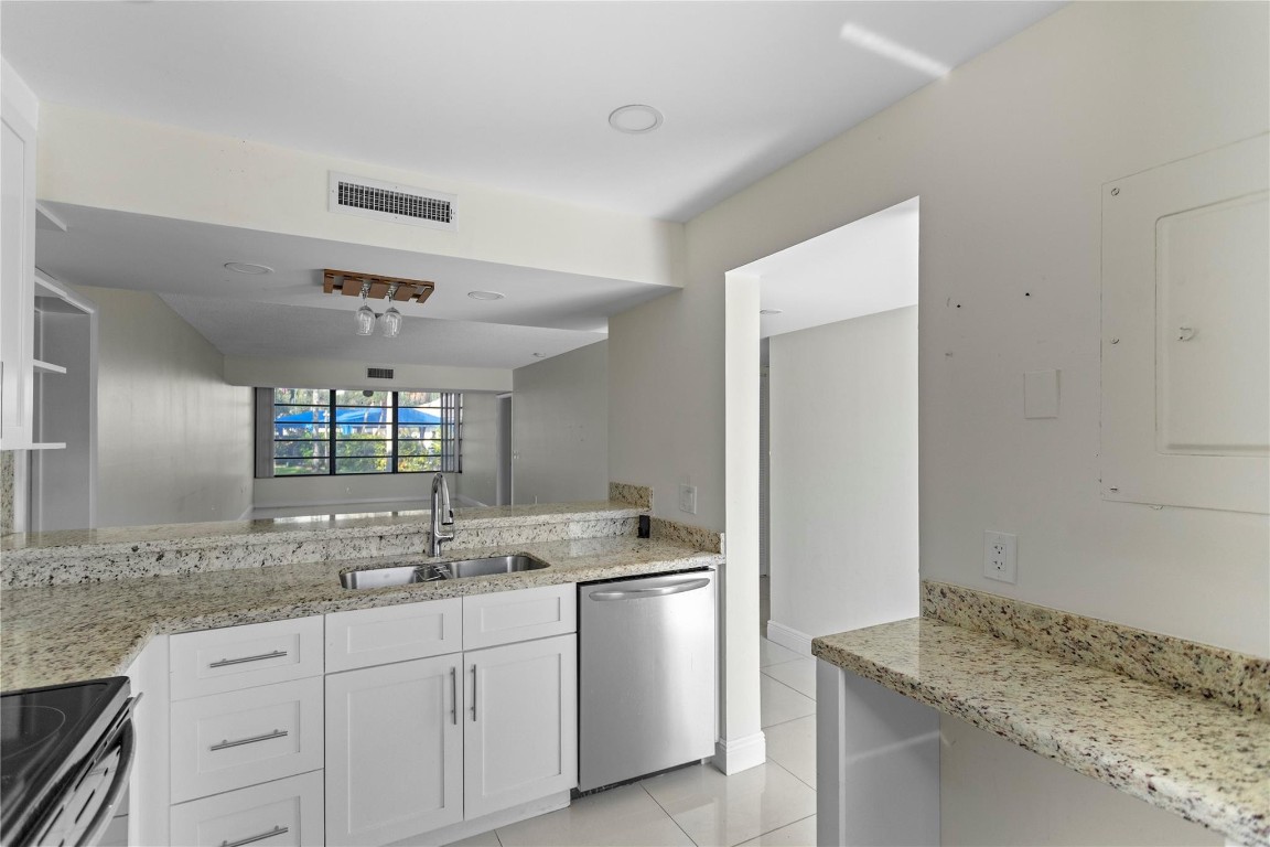 Condo 19 Of Whitehall Con - Residential Lease