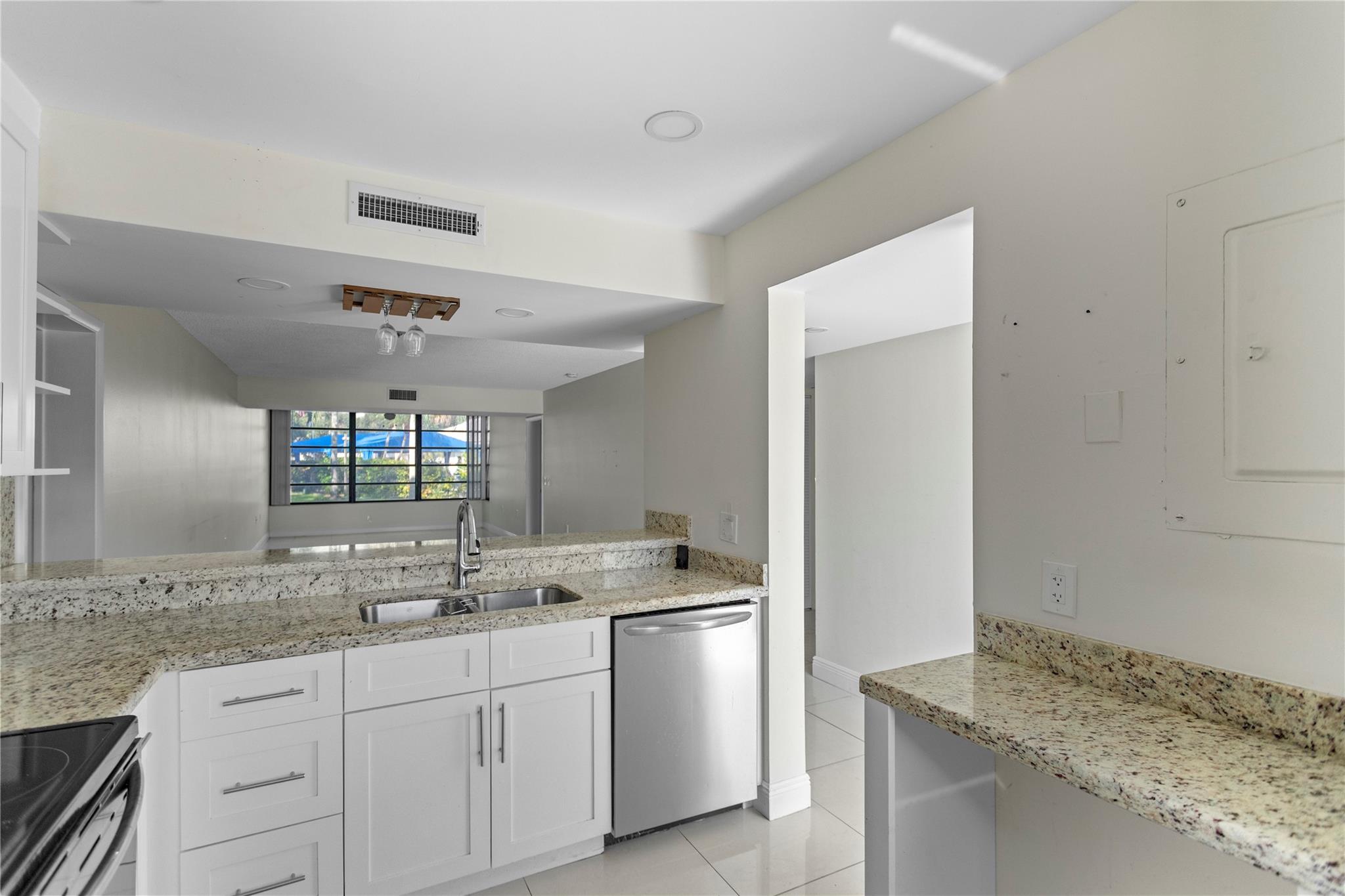 Condo 19 Of Whitehall Con - Residential Lease