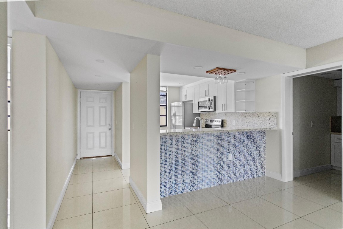 Condo 19 Of Whitehall Con - Residential Lease