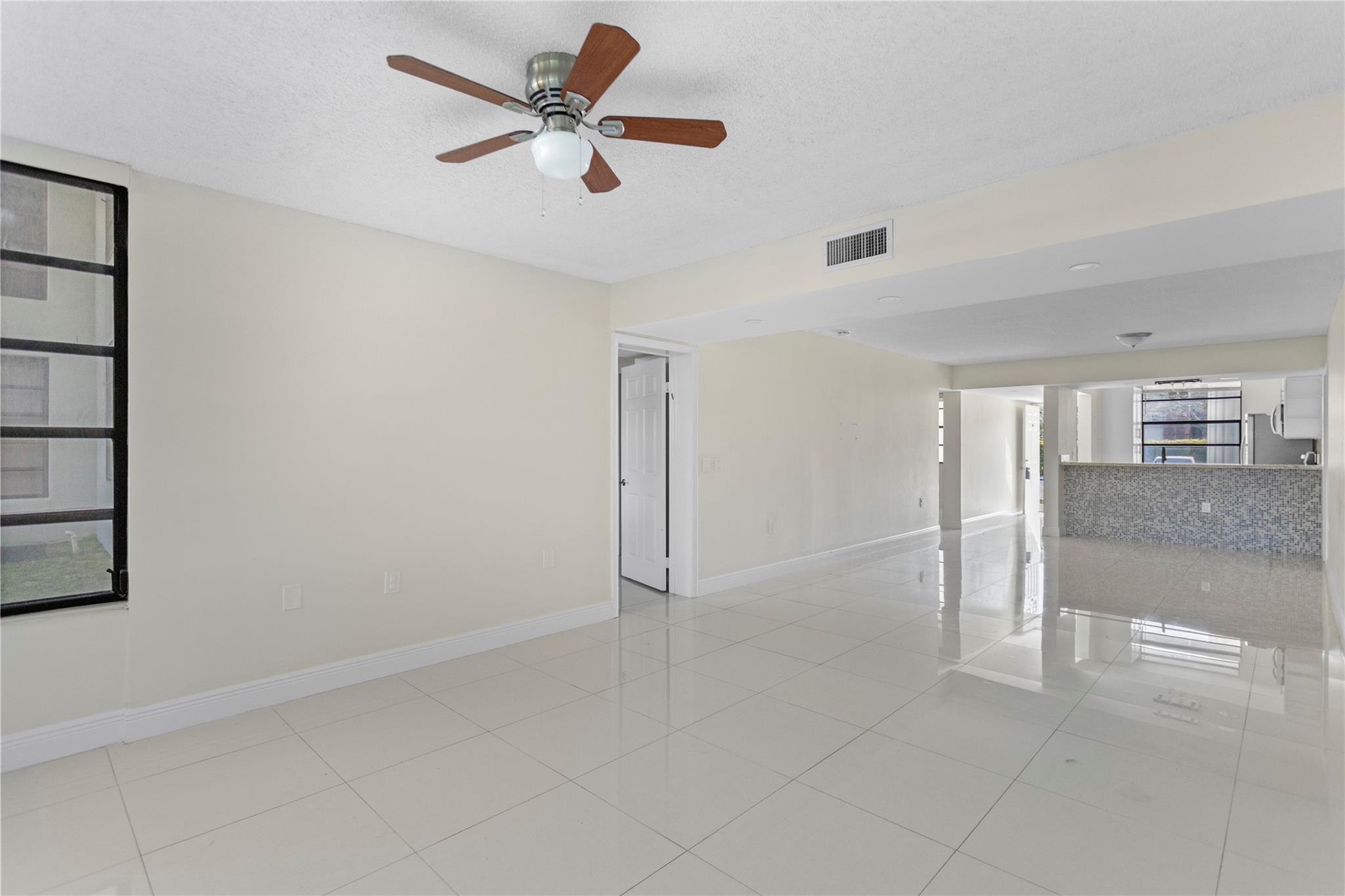 Condo 19 Of Whitehall Con - Residential Lease