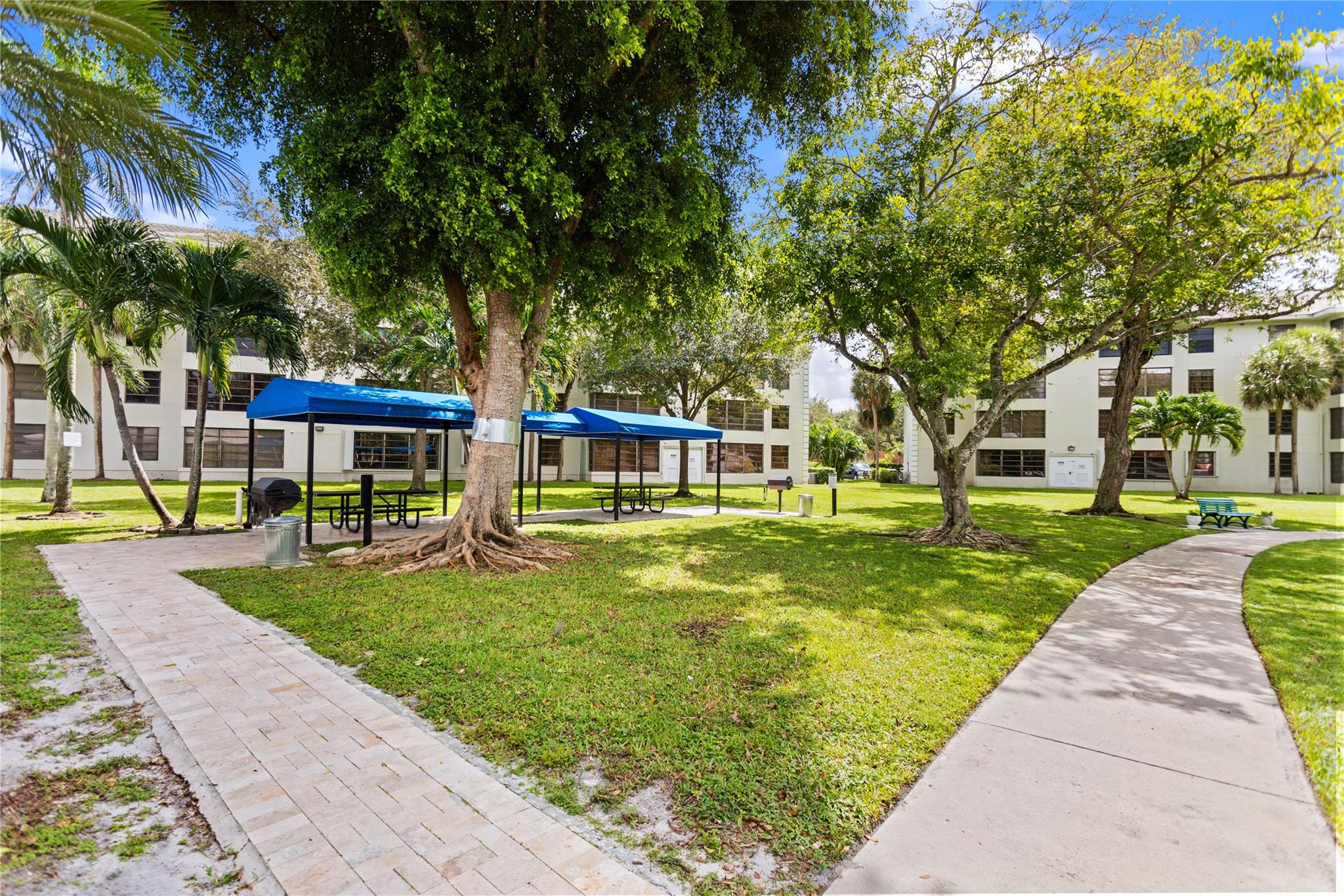 Condo 19 Of Whitehall Con - Residential Lease