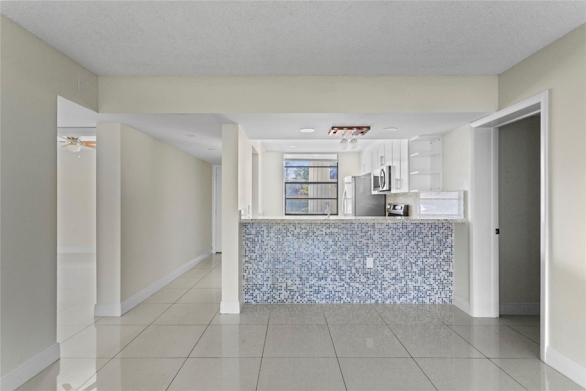 Condo 19 Of Whitehall Con - Residential Lease