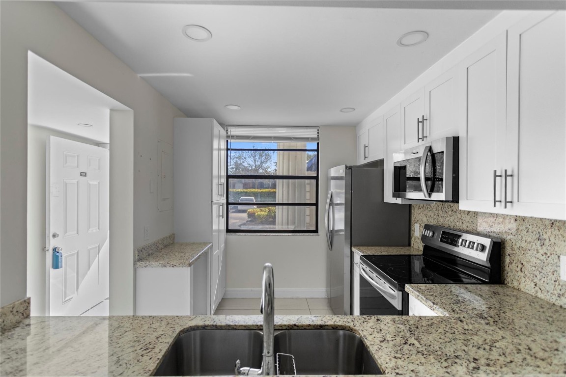 Condo 19 Of Whitehall Con - Residential Lease