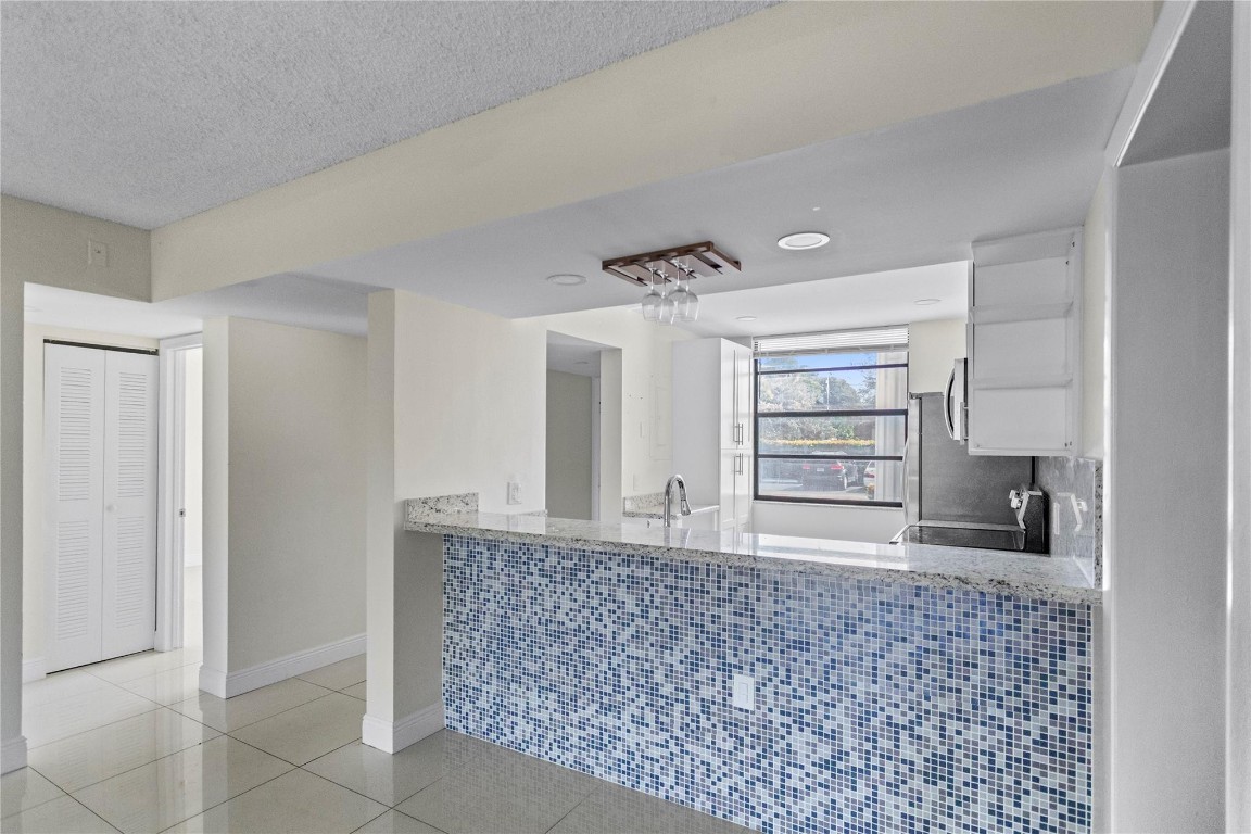 Condo 19 Of Whitehall Con - Residential Lease