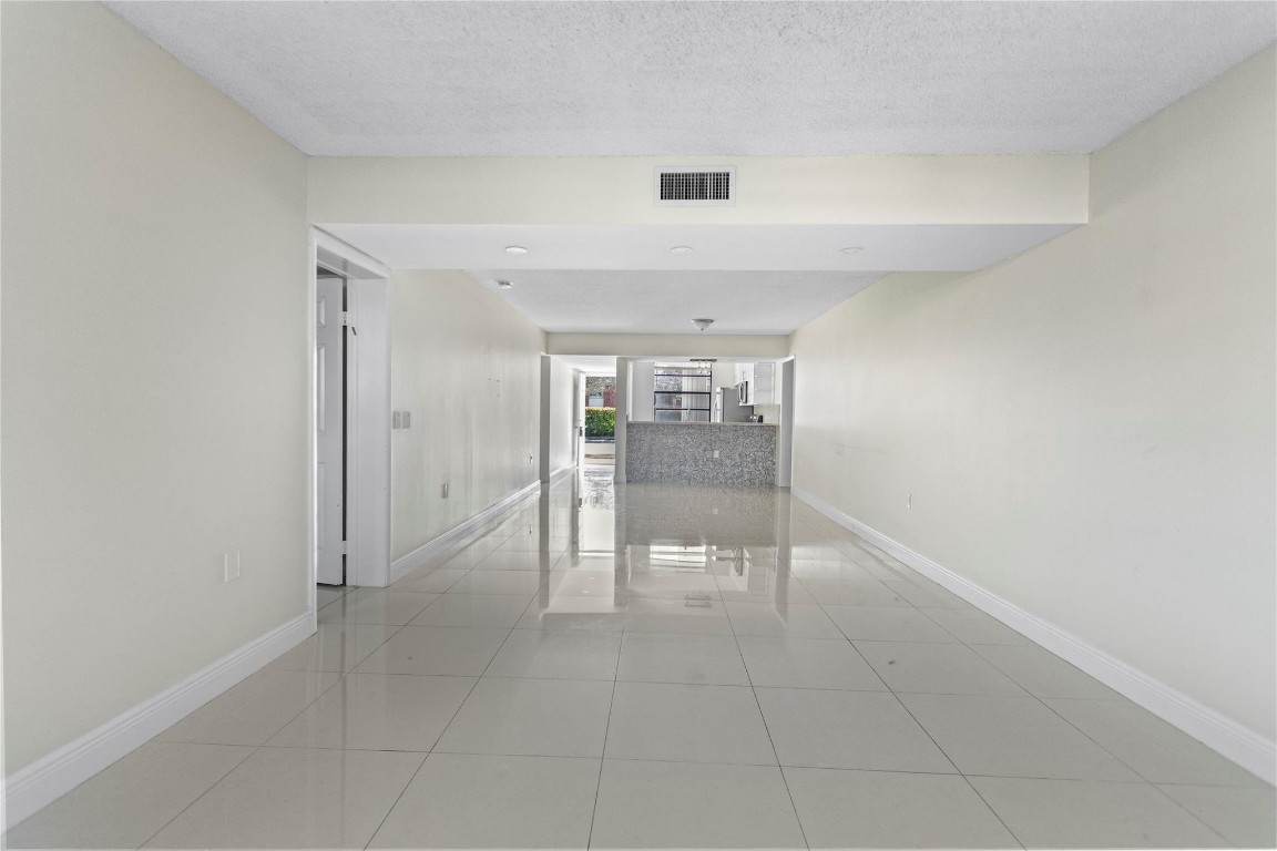 Condo 19 Of Whitehall Con - Residential Lease