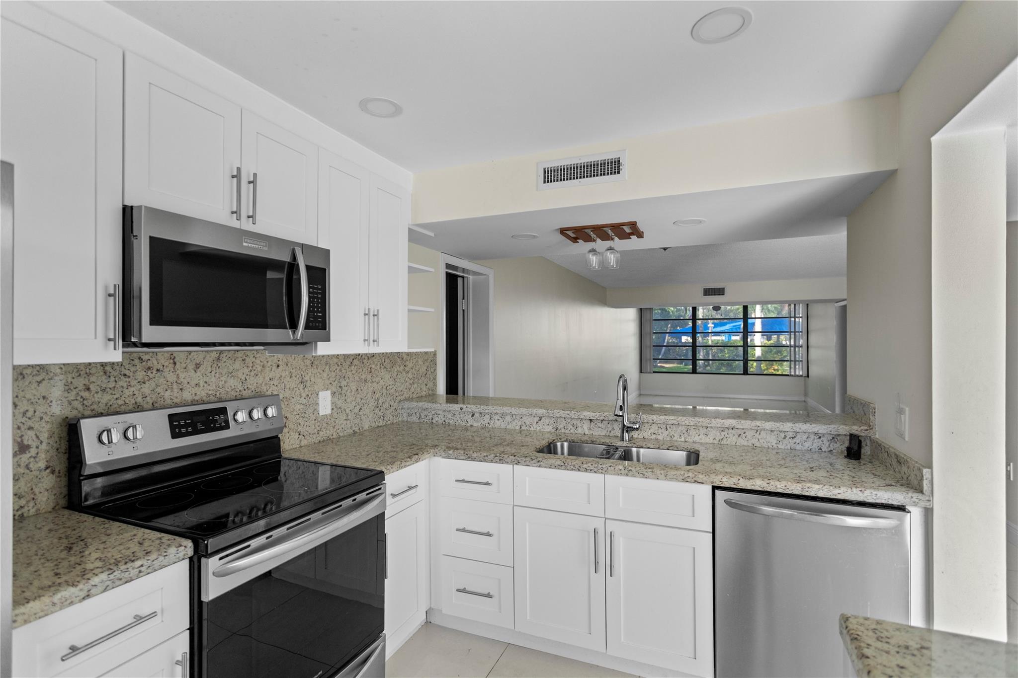 Condo 19 Of Whitehall Con - Residential Lease