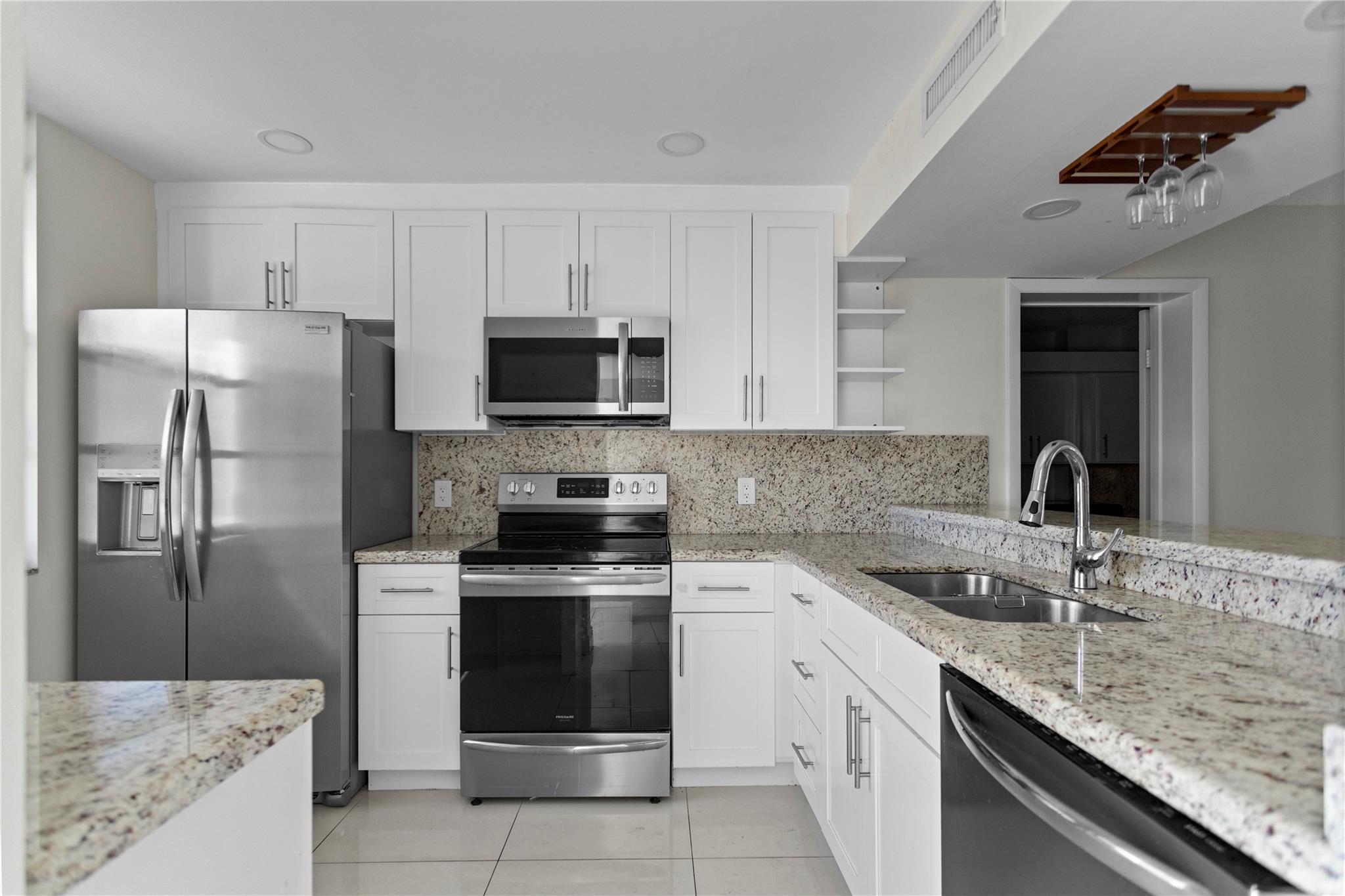 Condo 19 Of Whitehall Con - Residential Lease