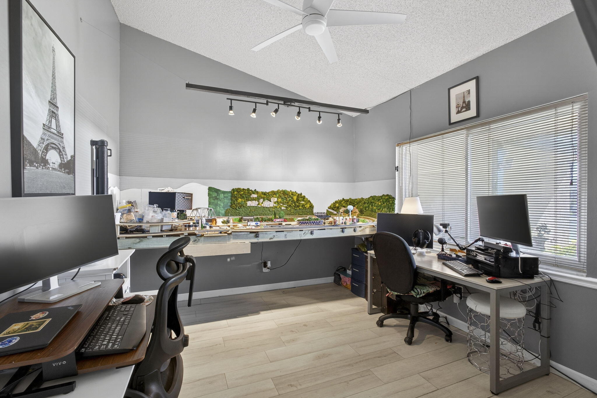 HUNTINGTON WOODS - Residential