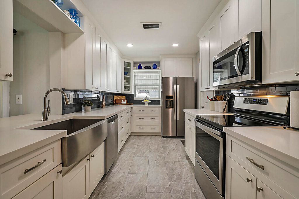 Photo of 812 SW 5th Avenue, Boynton Beach, FL 33426 (MLS # R11143348)