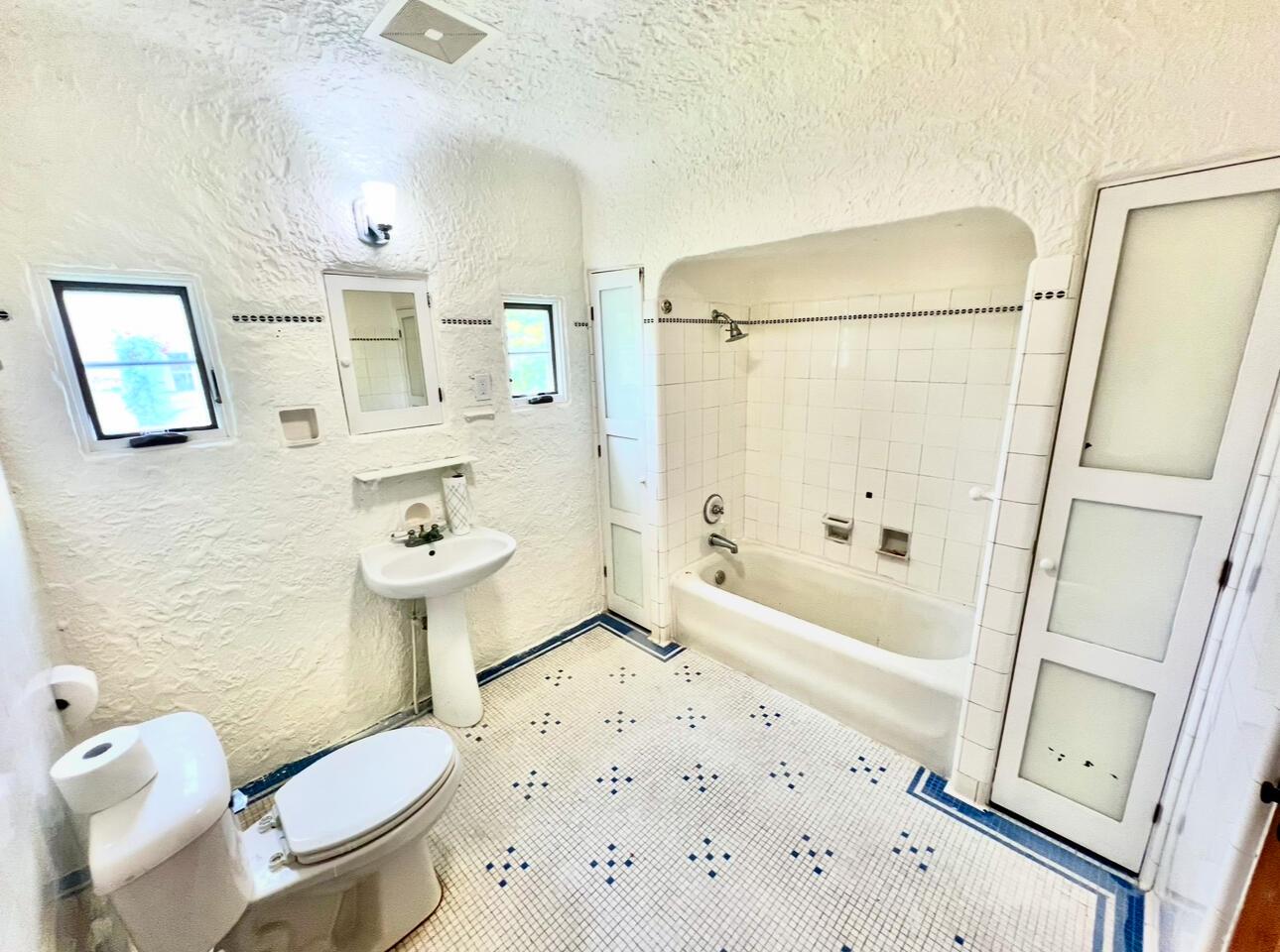 COLLEGE PARK - Residential Lease