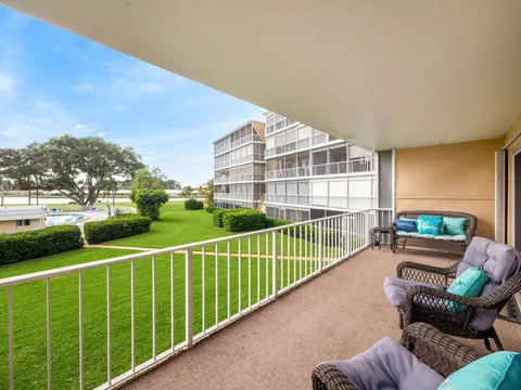 145 Atlantis Boulevard Unit 203, Atlantis, FL MLS: R11039633