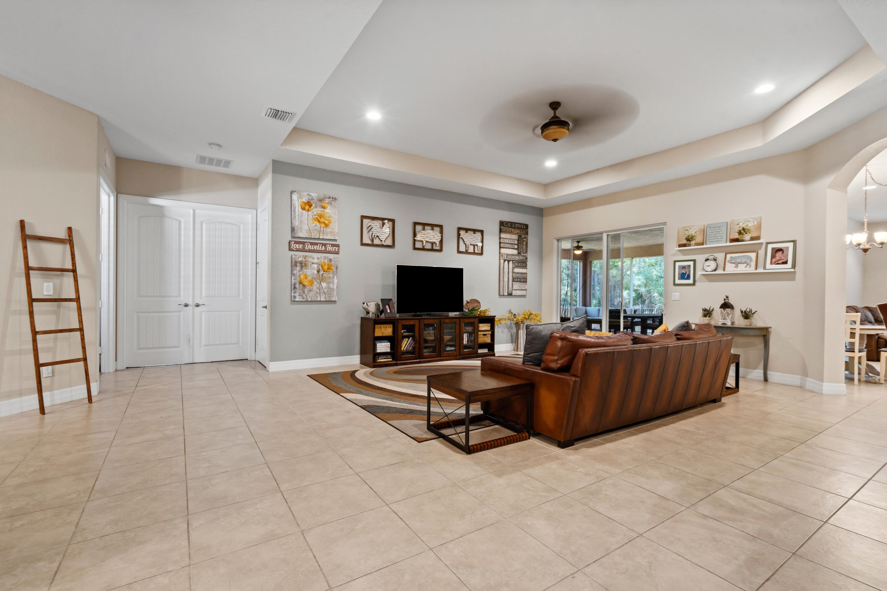 6019 SW Longspur Lane