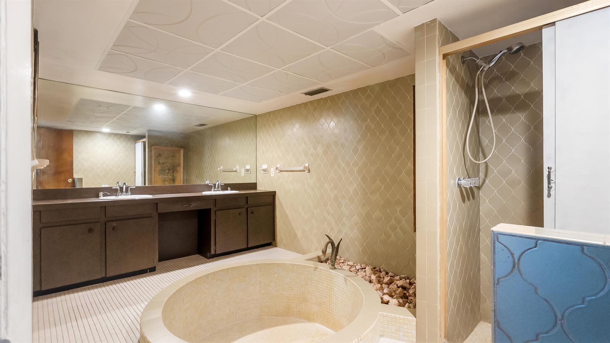 LAKE FOREST SEC 4 - Residential