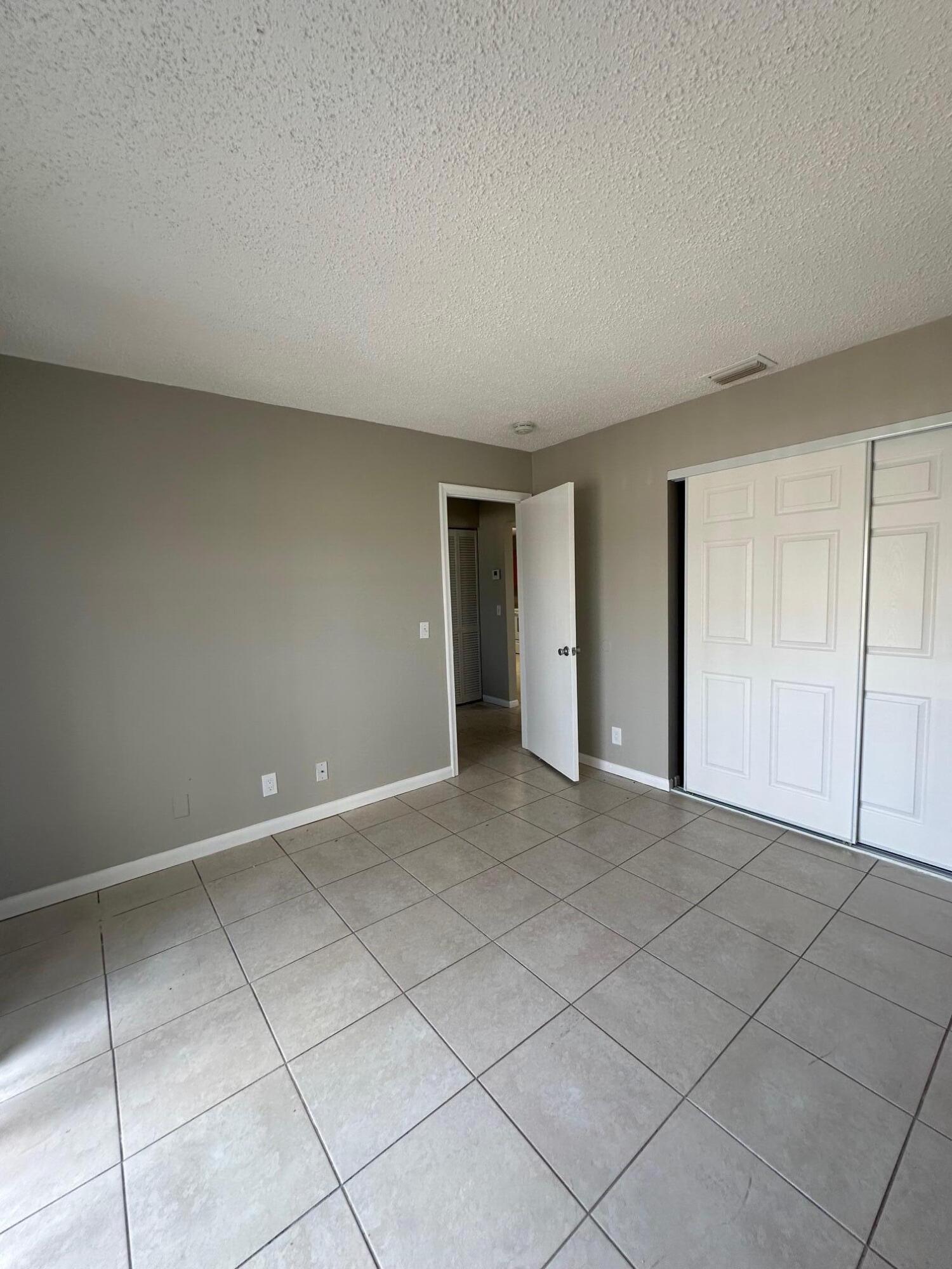 PALM BEACH FARMS CO 7 - Residential Lease