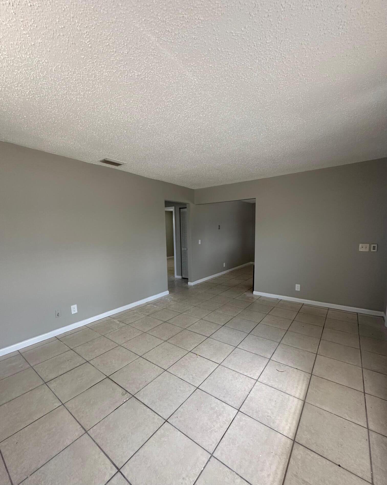 PALM BEACH FARMS CO 7 - Residential Lease