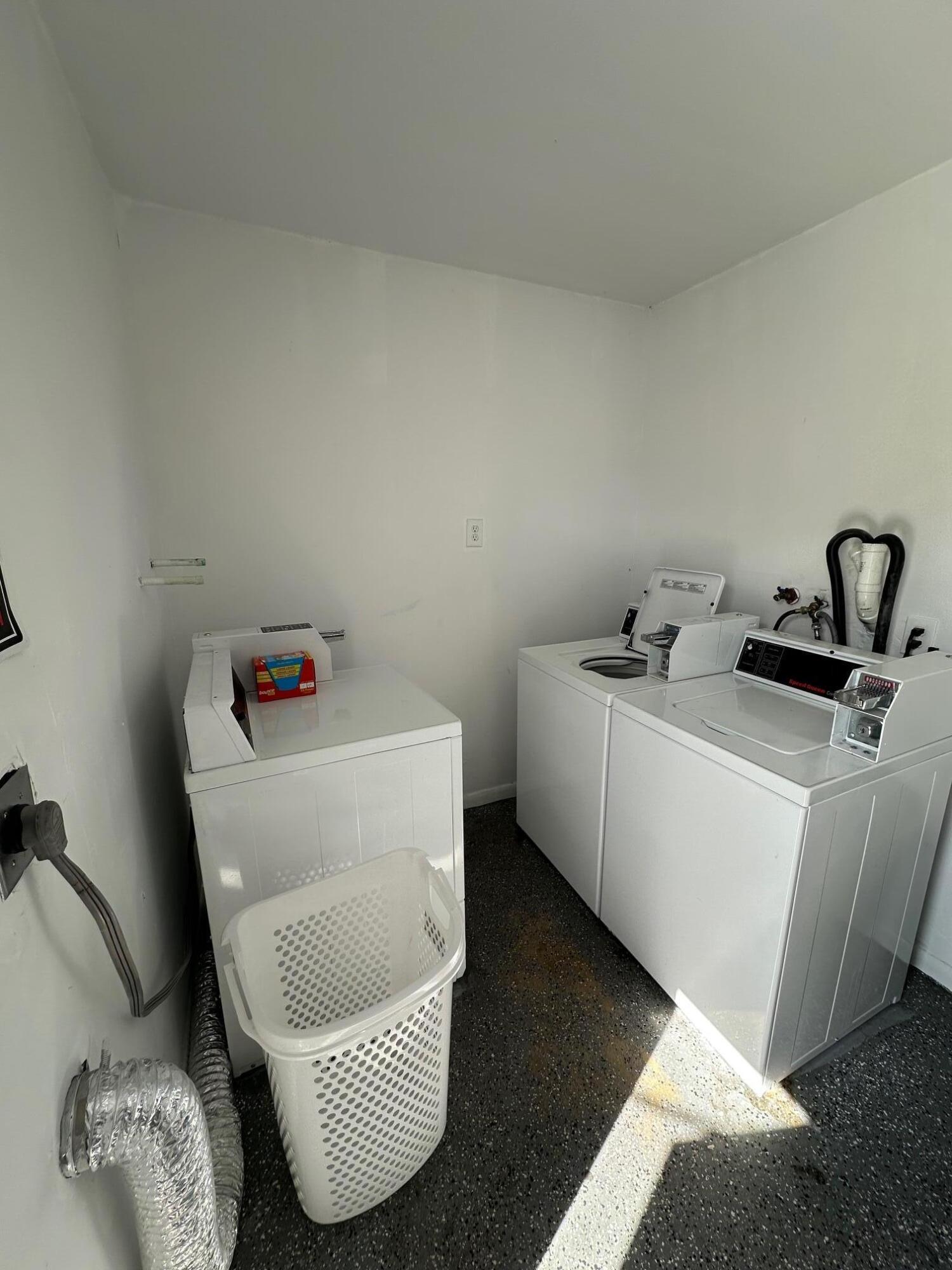 PALM BEACH FARMS CO 7 - Residential Lease