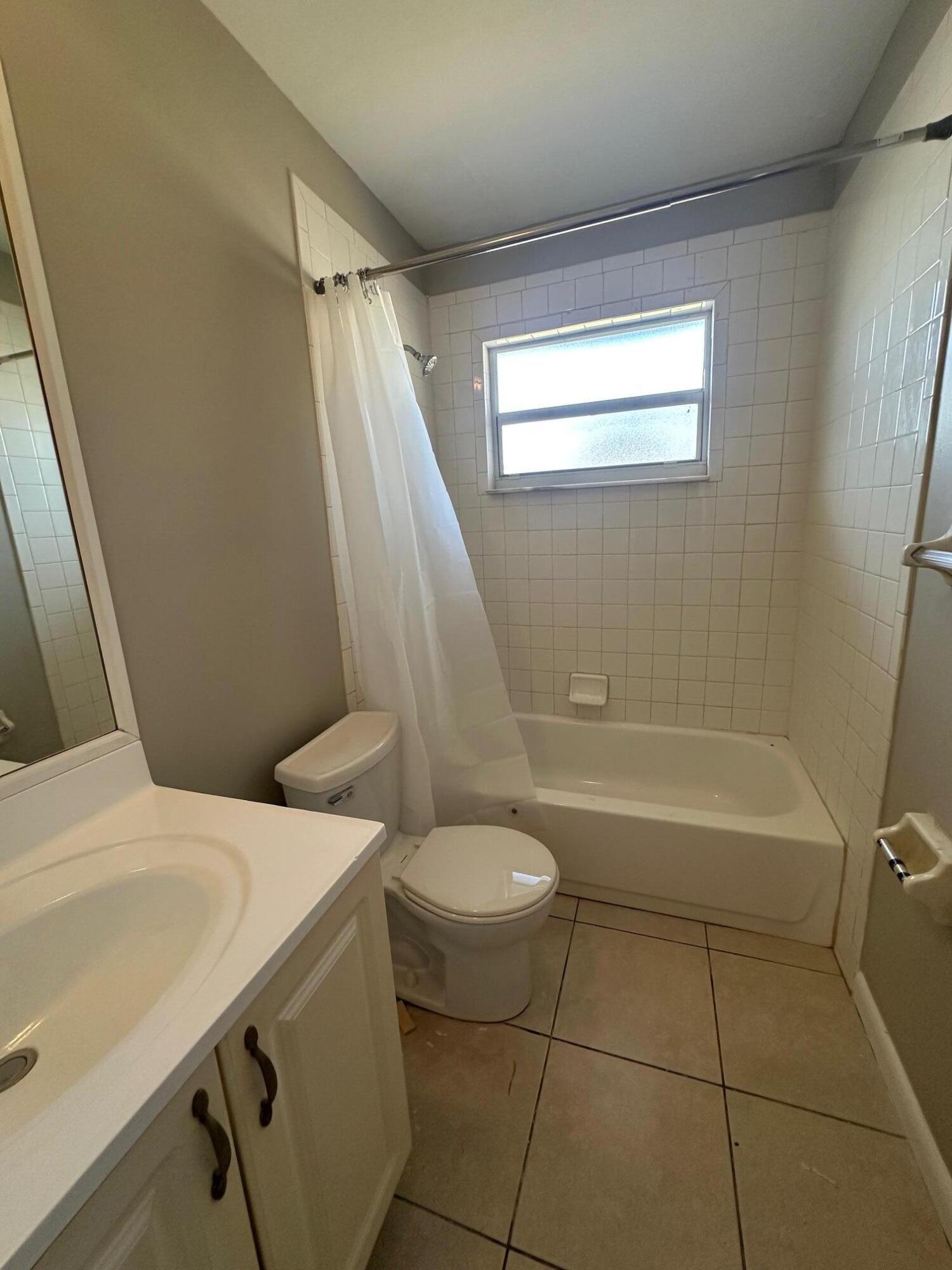 PALM BEACH FARMS CO 7 - Residential Lease