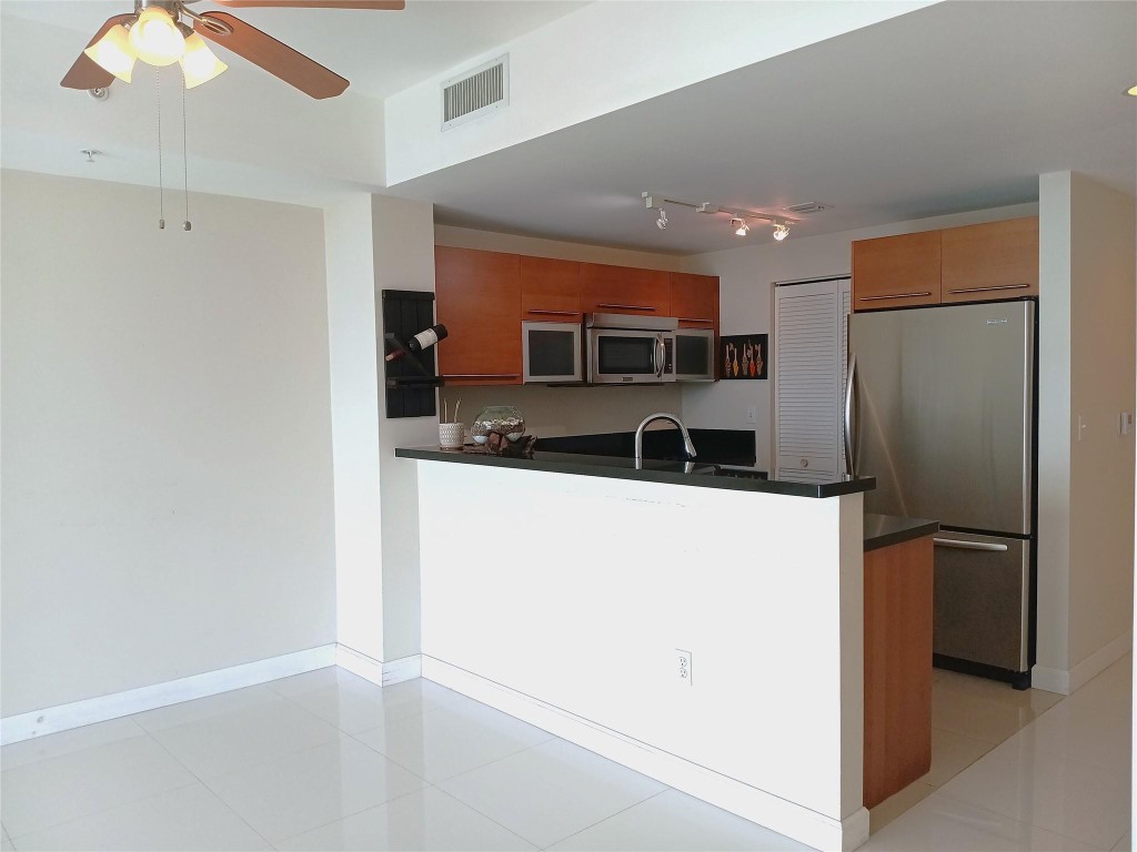 VIZCAYNE SOUTH CONDO - Residential Lease