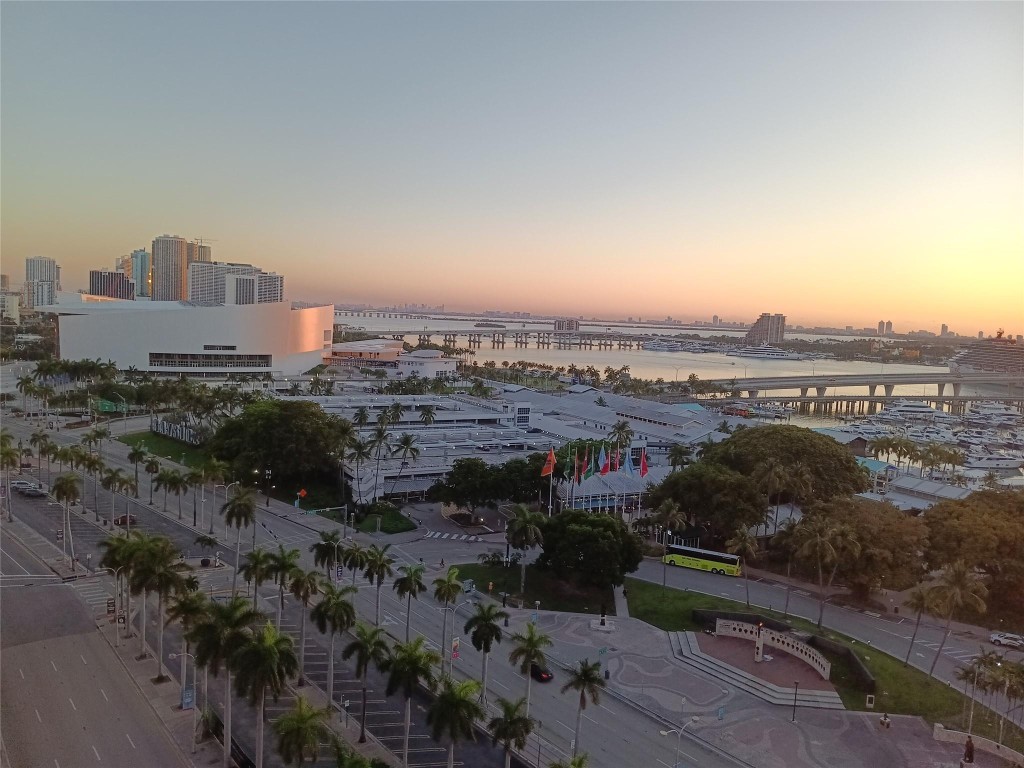 VIZCAYNE SOUTH CONDO - Residential Lease